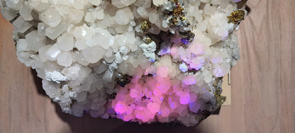 Lot 1 piece calcite fluorescent**