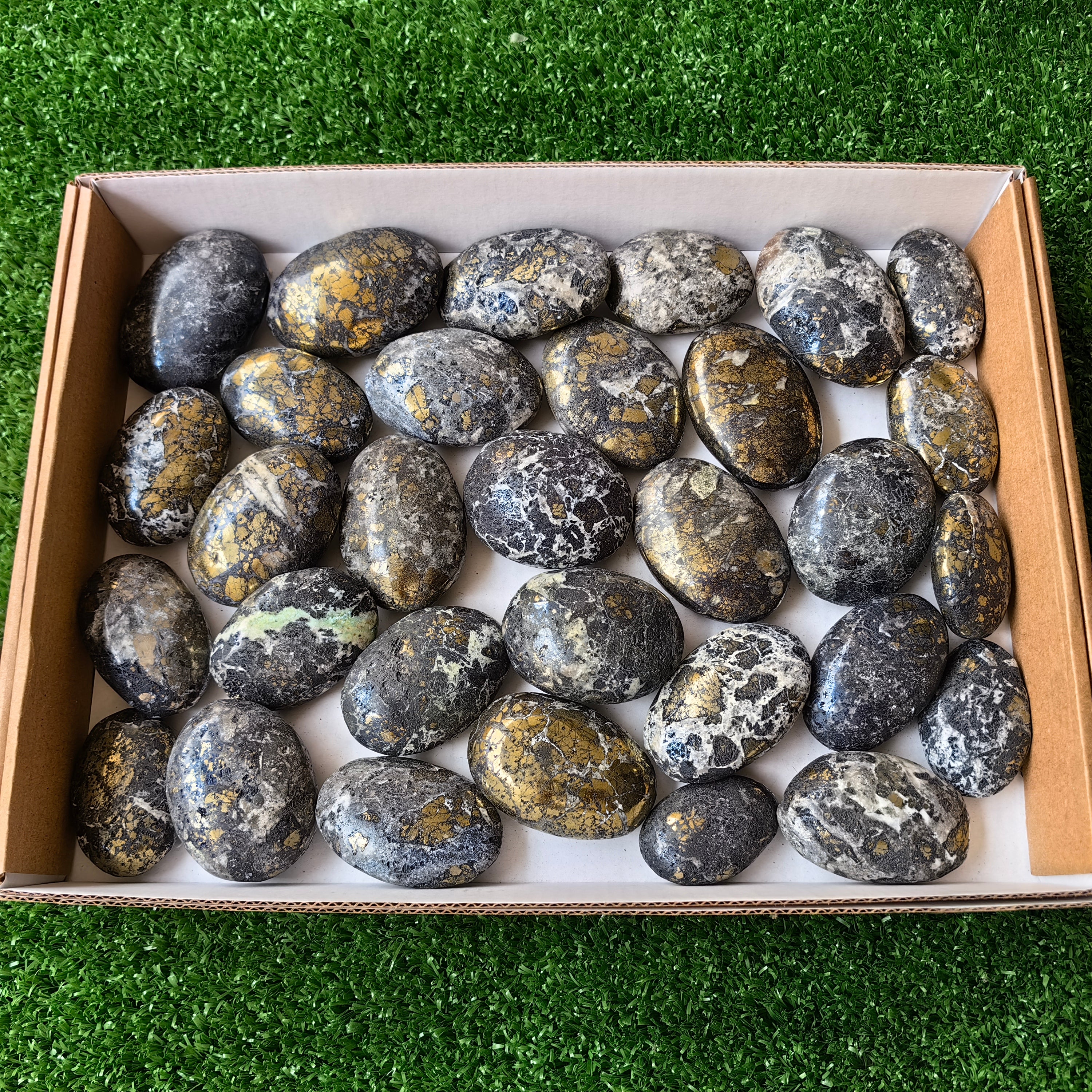 Lot 31 pcs Covellite palm*