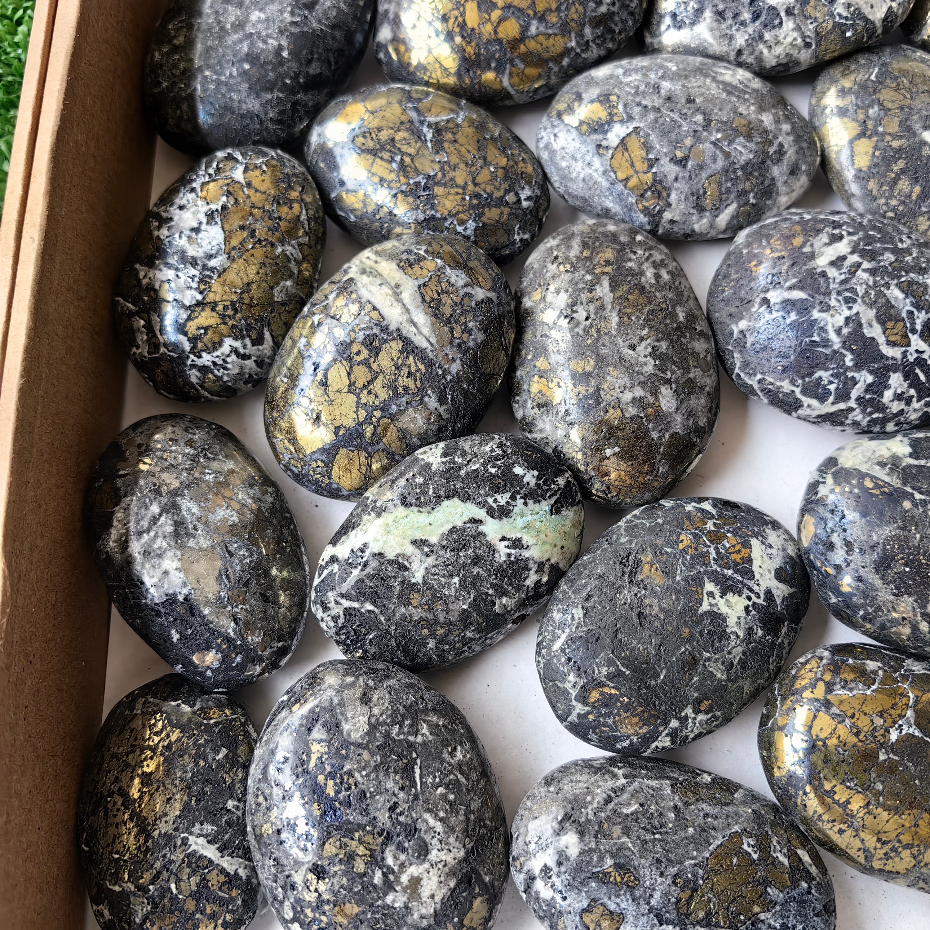 Lot 31 pcs Covellite palm*