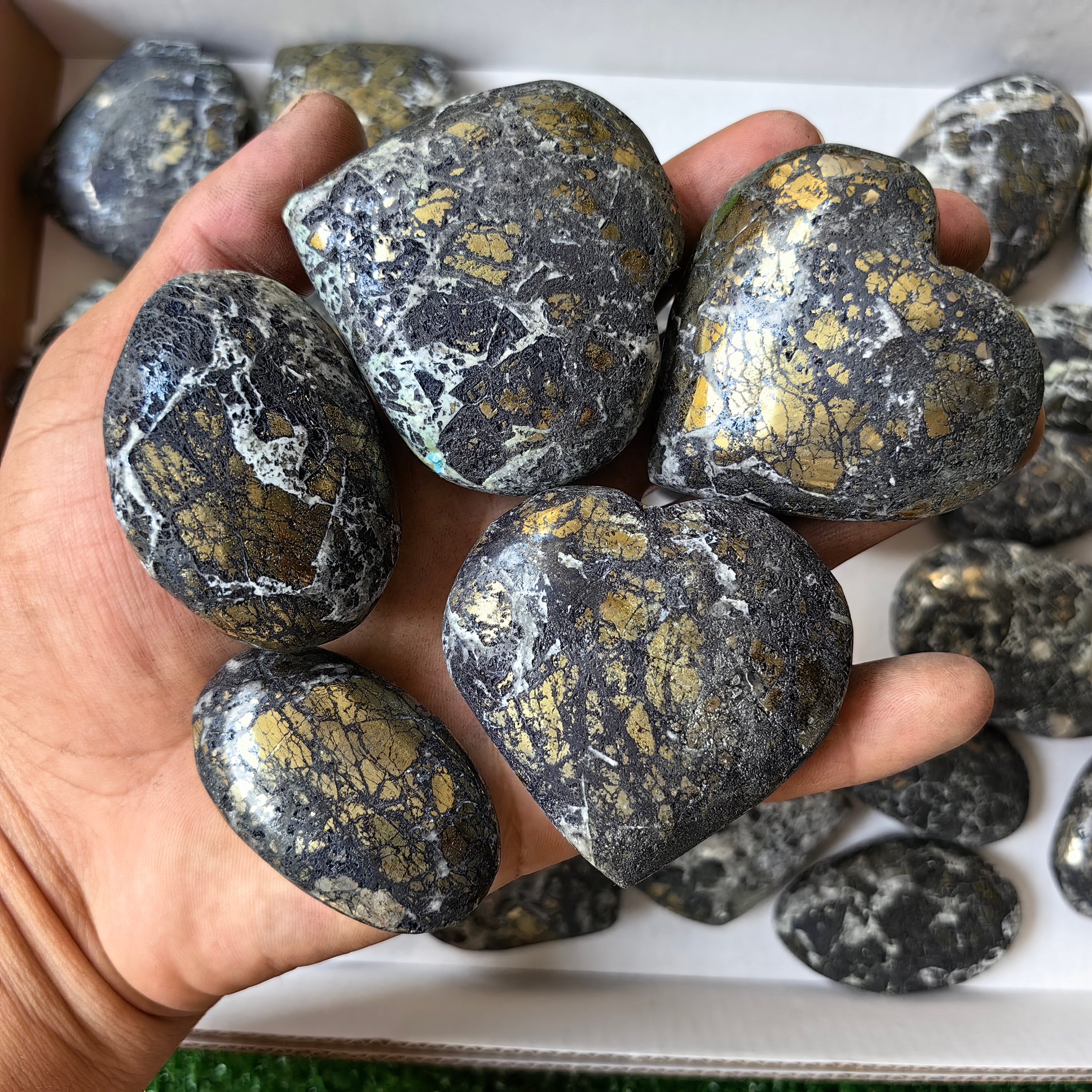 Lot 27 pcs Covellite Palms/ Heart*