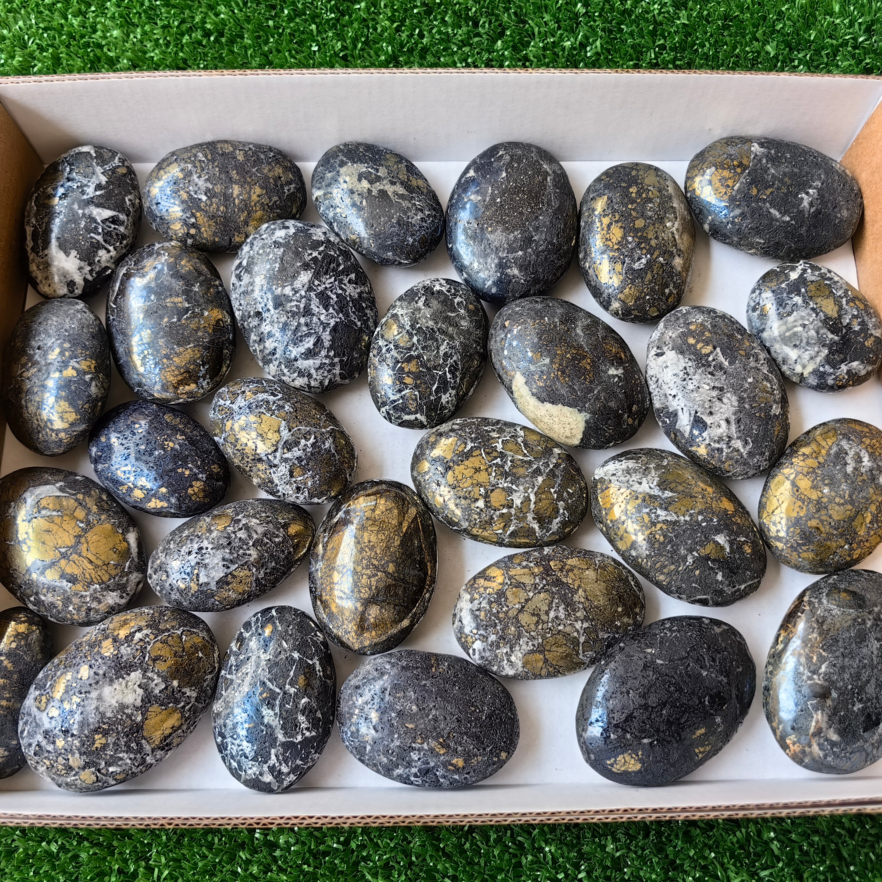 Lot 28 pcs Covellite Palms*