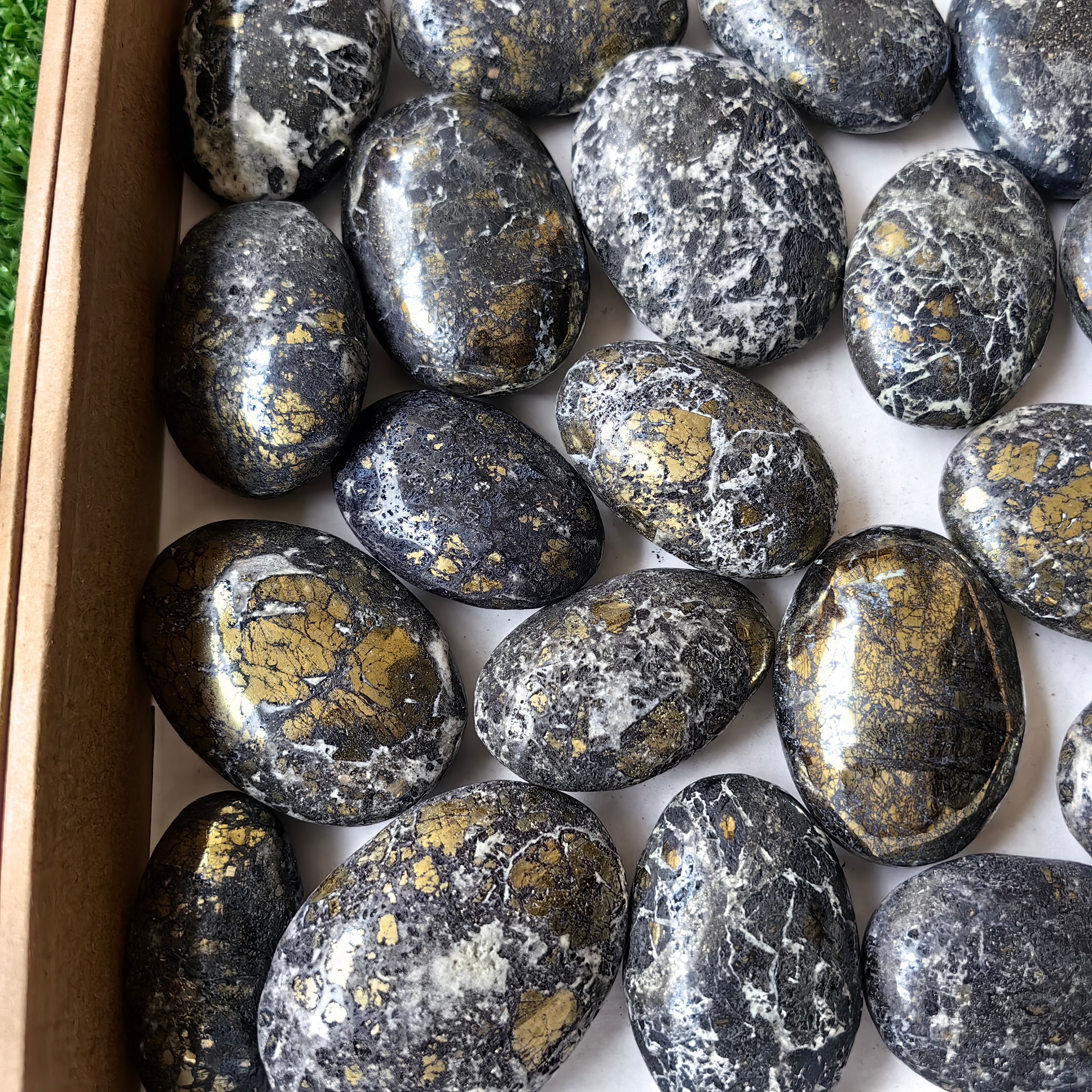 Lot 28 pcs Covellite Palms*