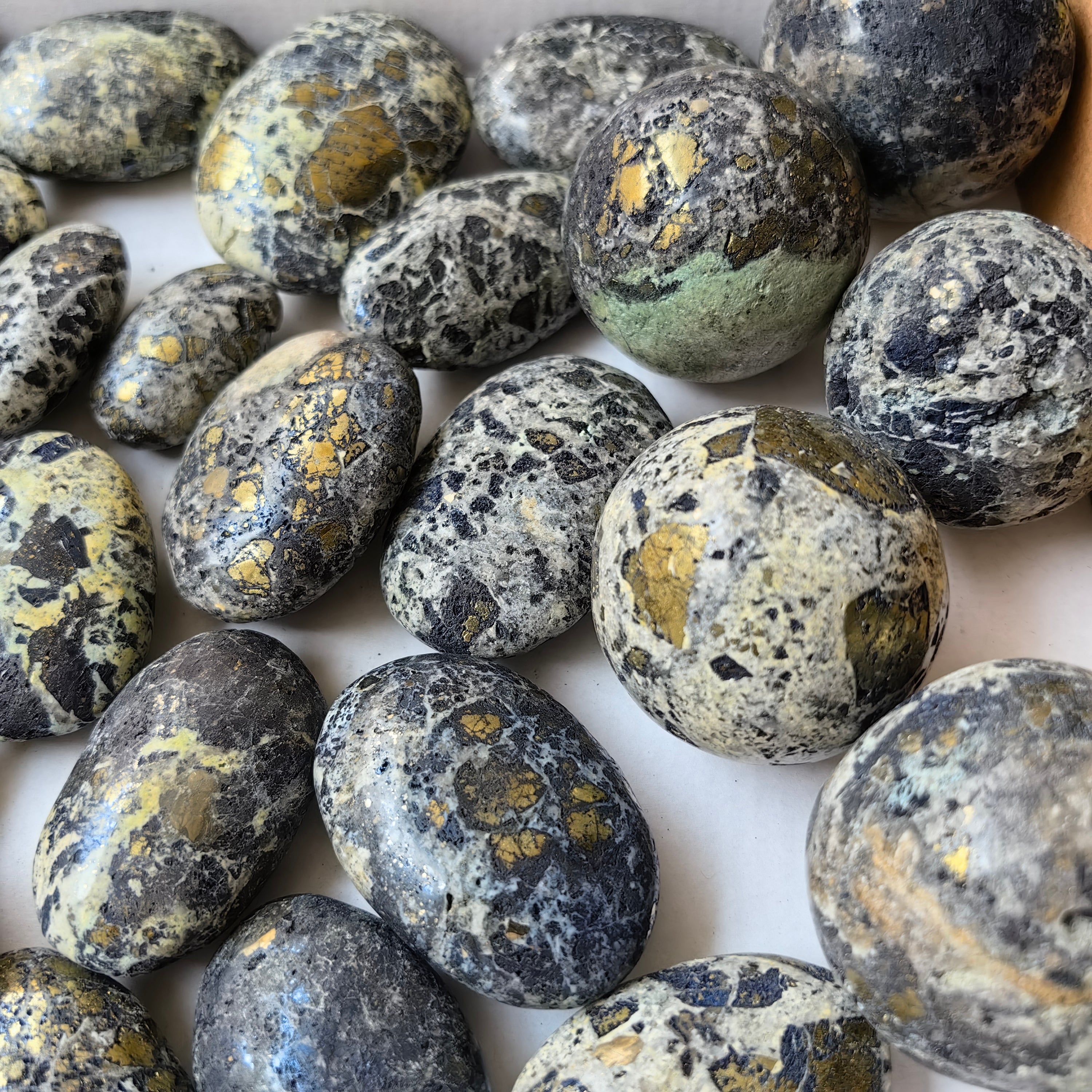 Lot 28 pcs Covellite Palms / Sphere / heart*