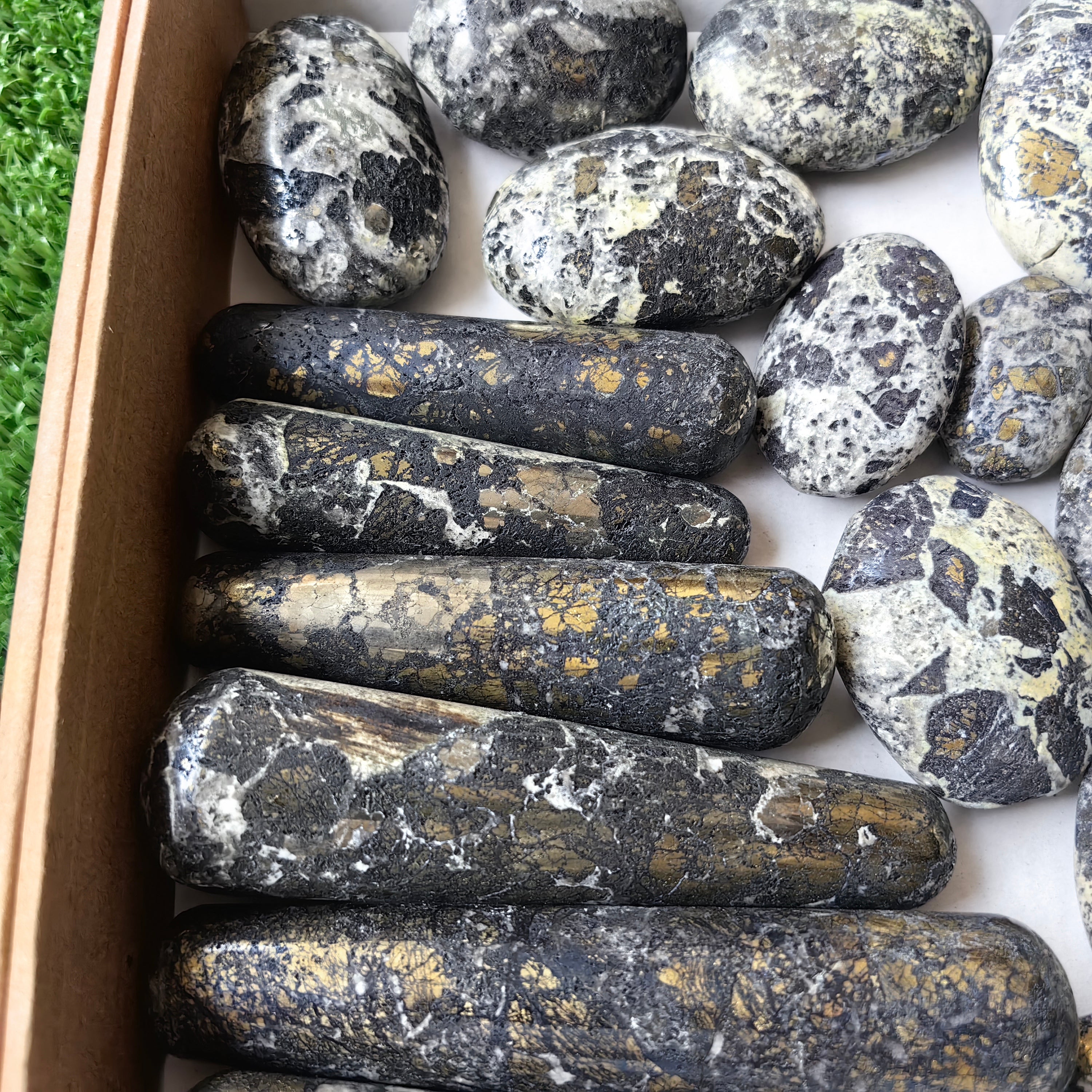 Lot 28 pcs Covellite Palms / Sphere / heart*