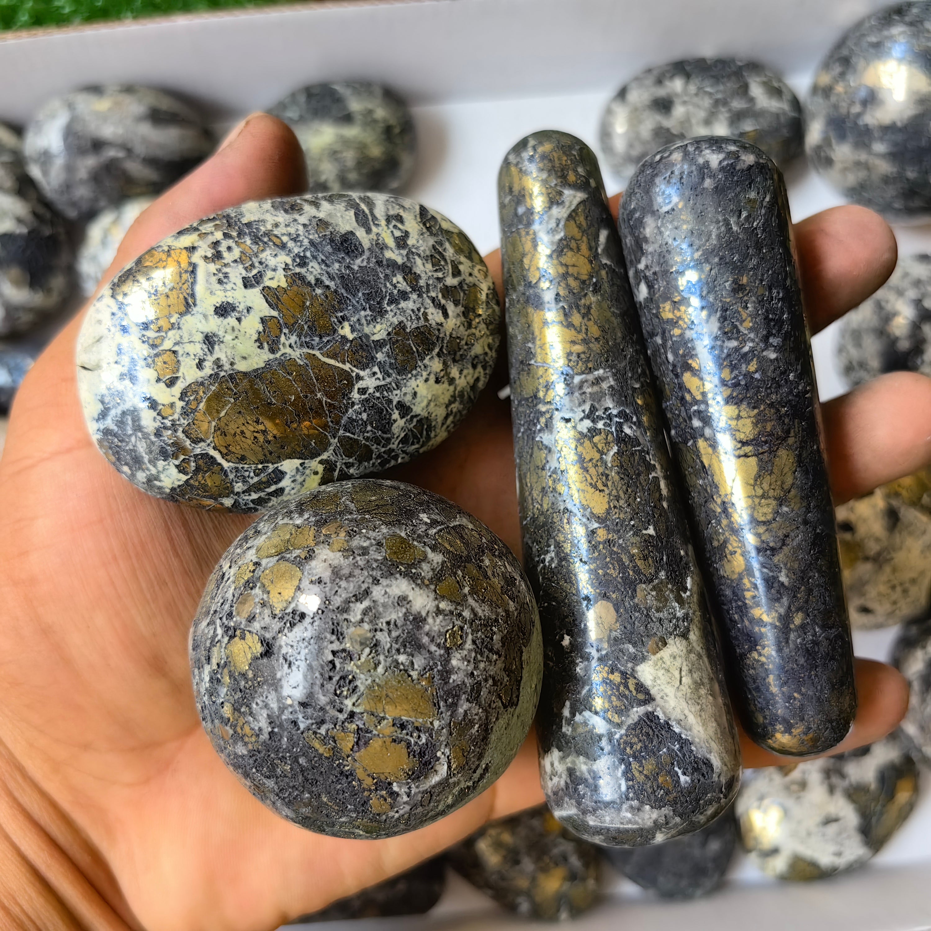 Lot 28 pcs Covellite Palms / Sphere / heart*