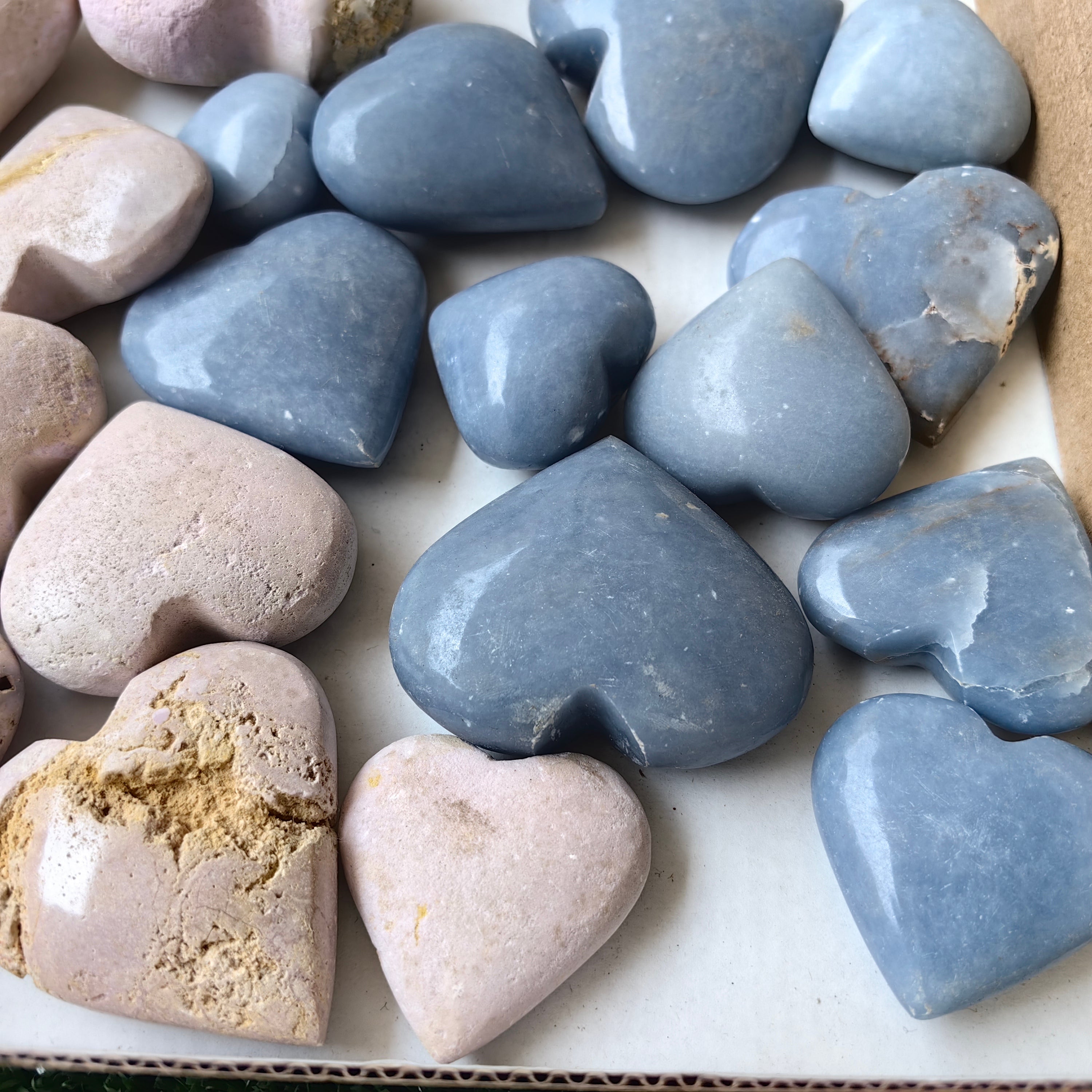 Lot 25 pcs Phosphosiderite / Angelite Heart*
