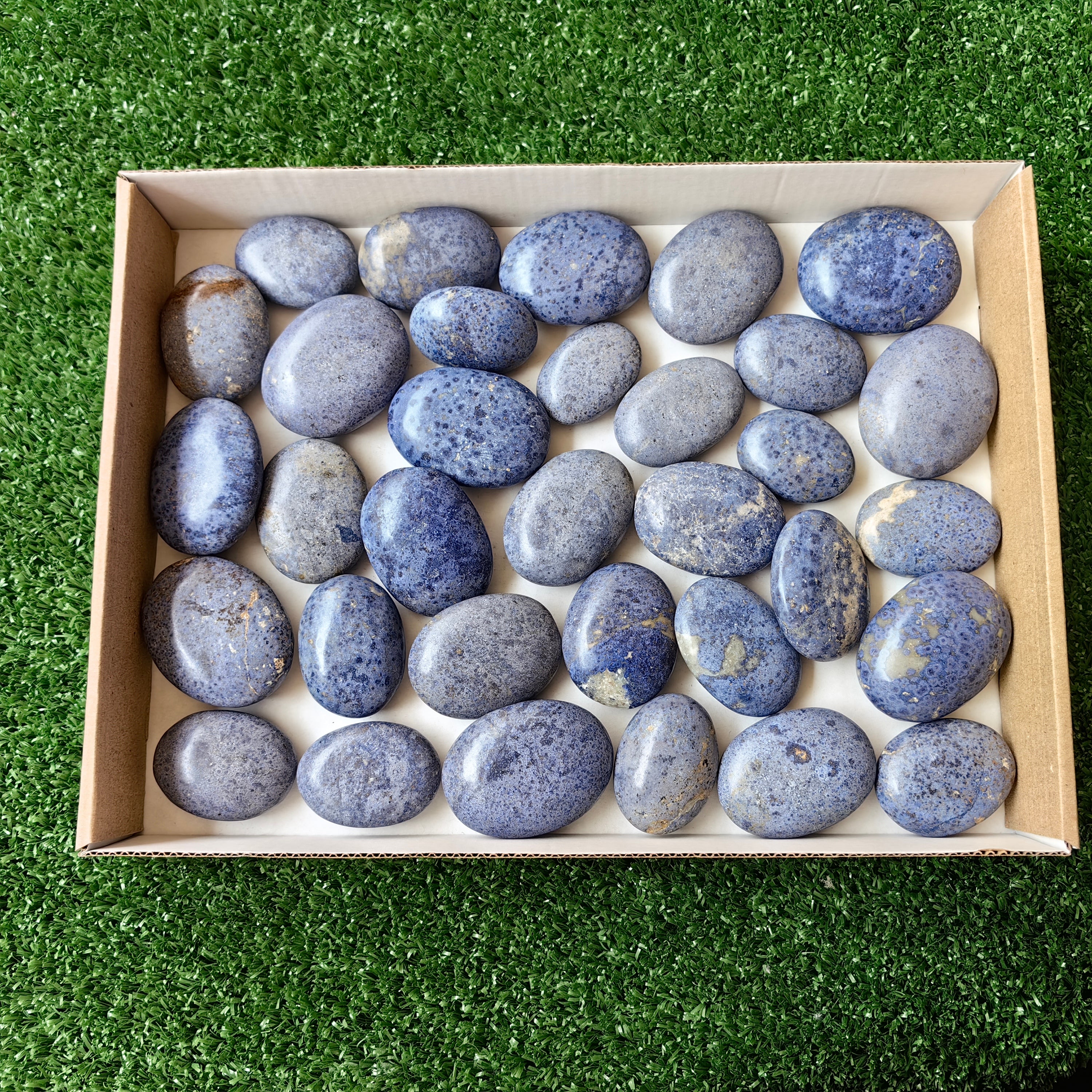 Lot 33 pcs Dumortierite Palm*