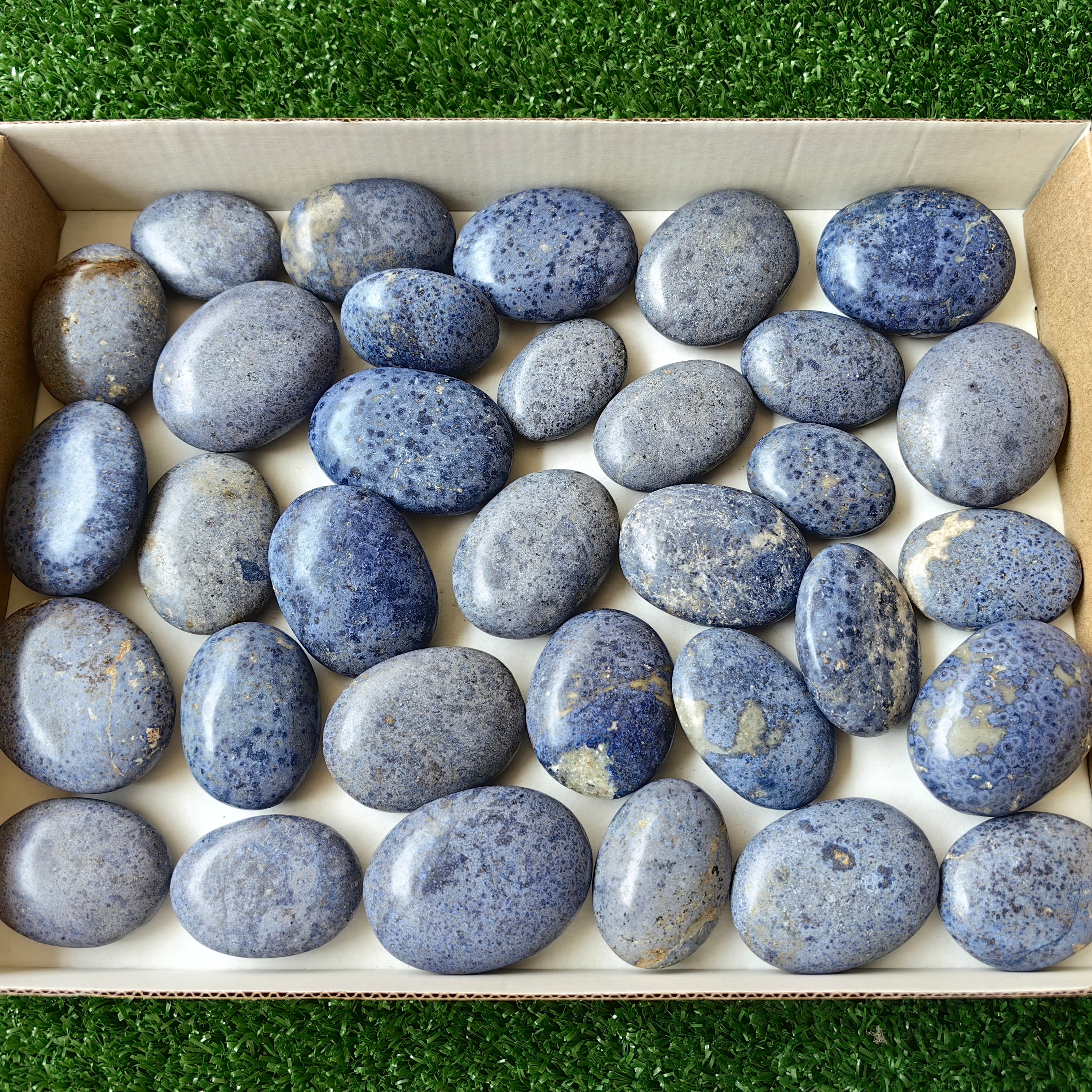 Lot 33 pcs Dumortierite Palm*