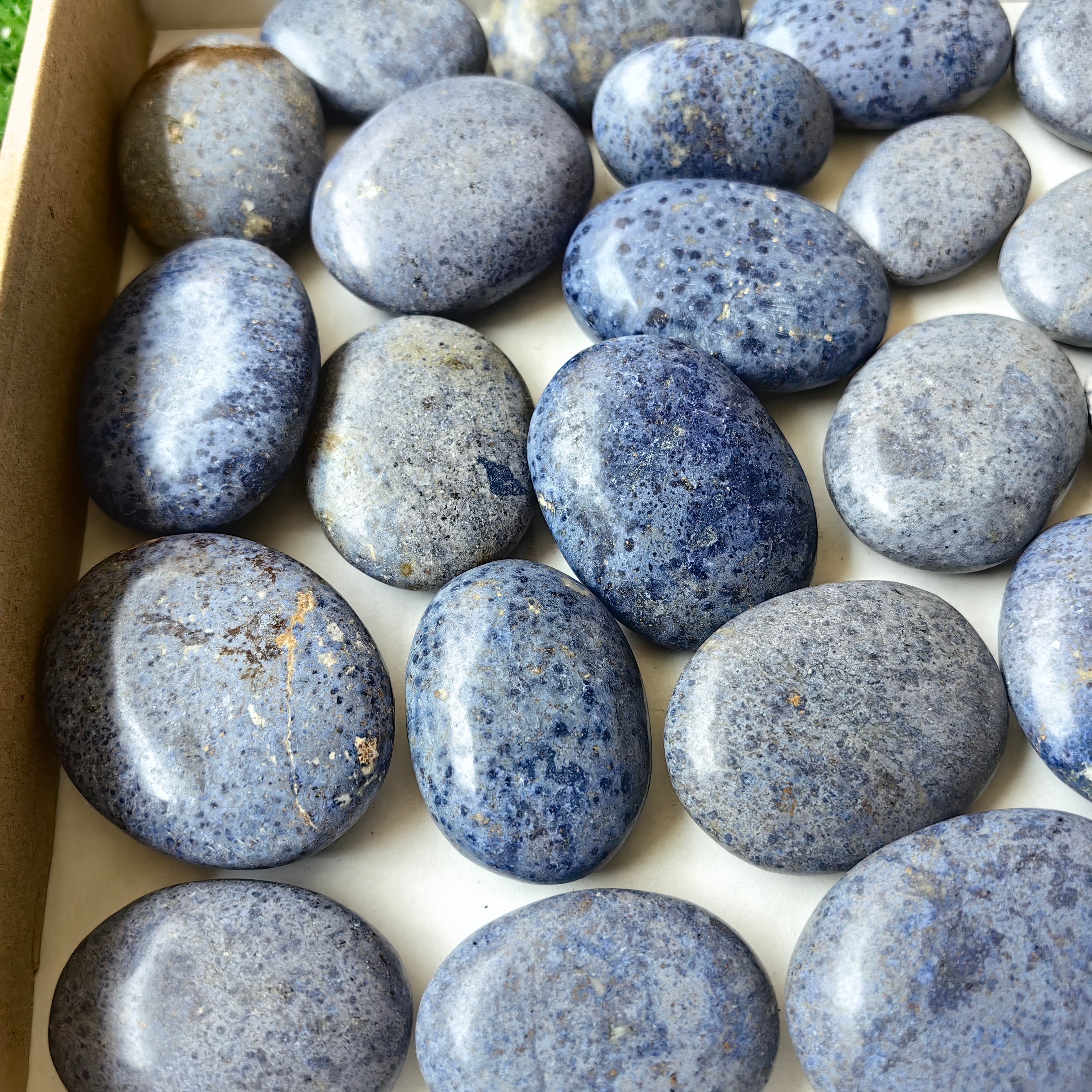 Lot 33 pcs Dumortierite Palm*