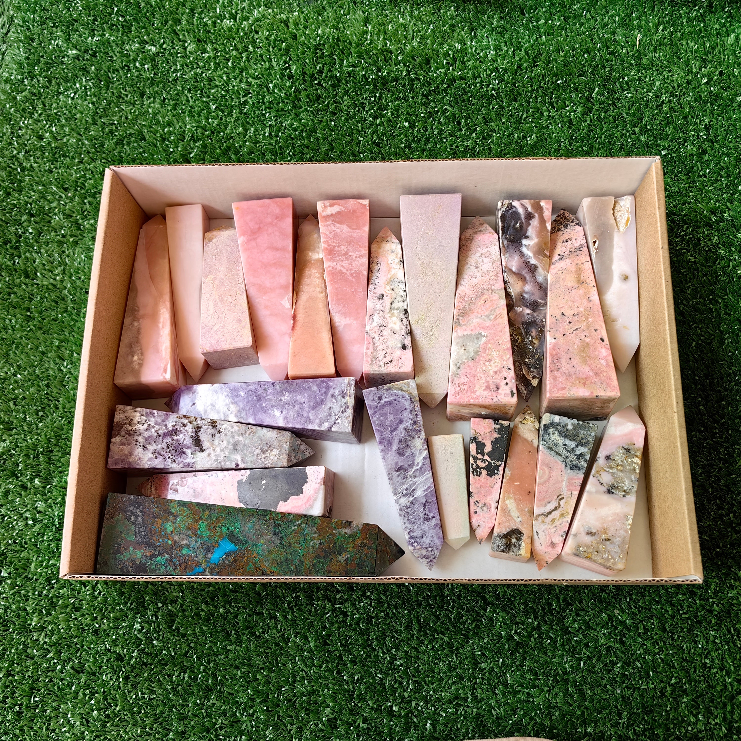 Lot 22 pcs Mixed Stones Tower*