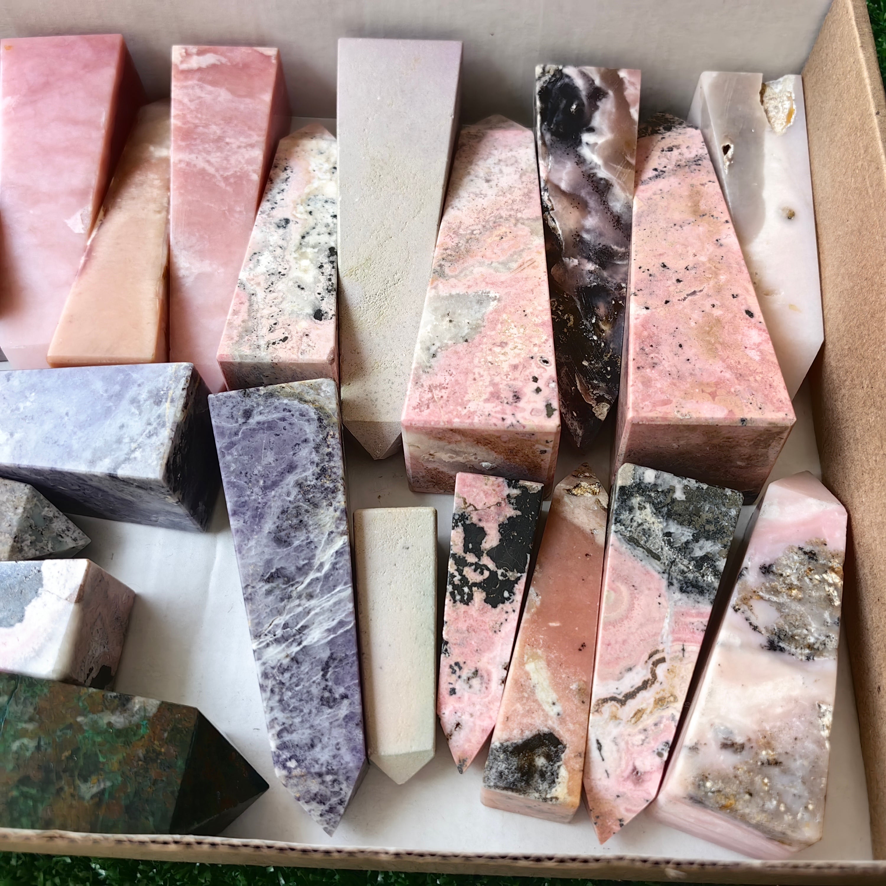 Lot 22 pcs Mixed Stones Tower*