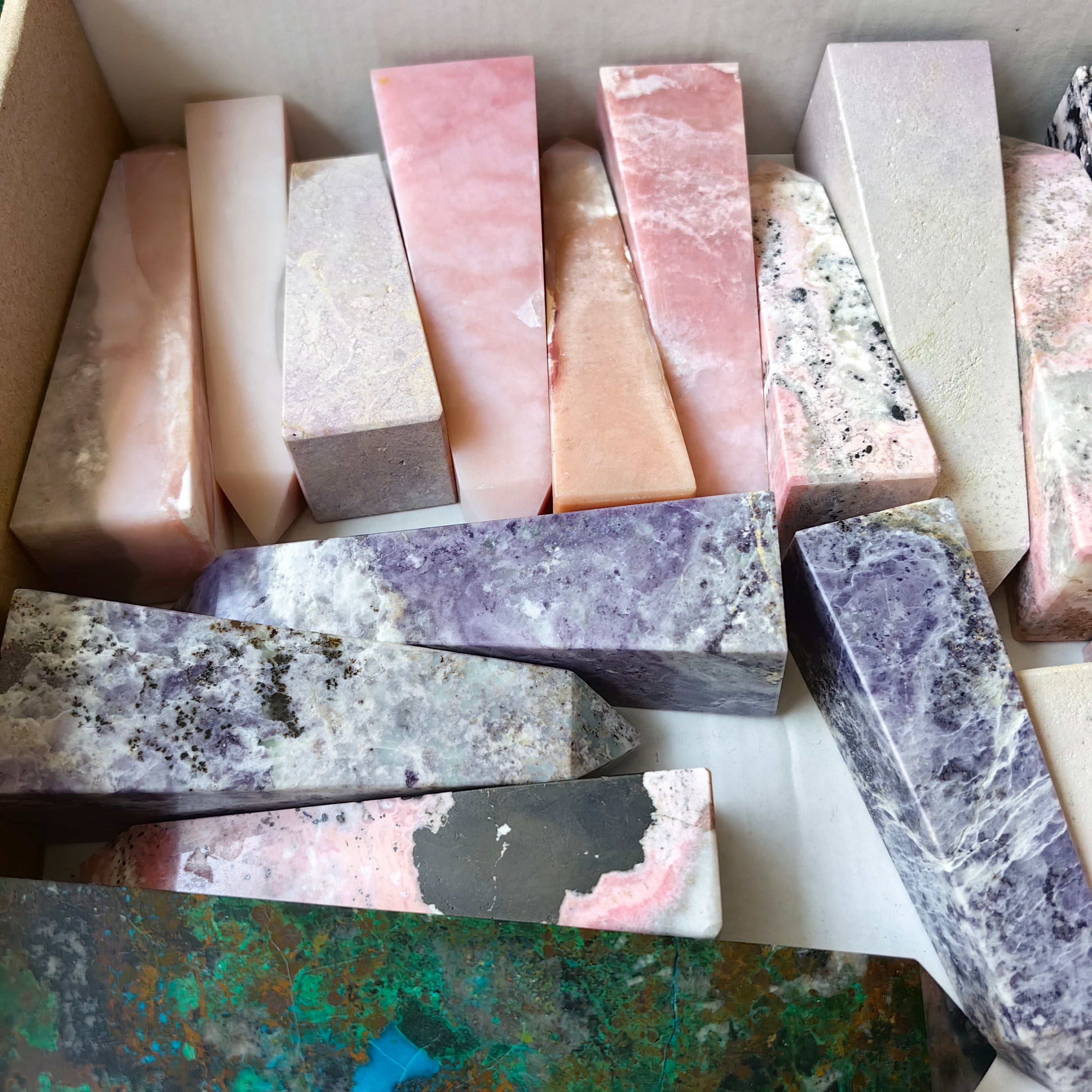Lot 22 pcs Mixed Stones Tower*