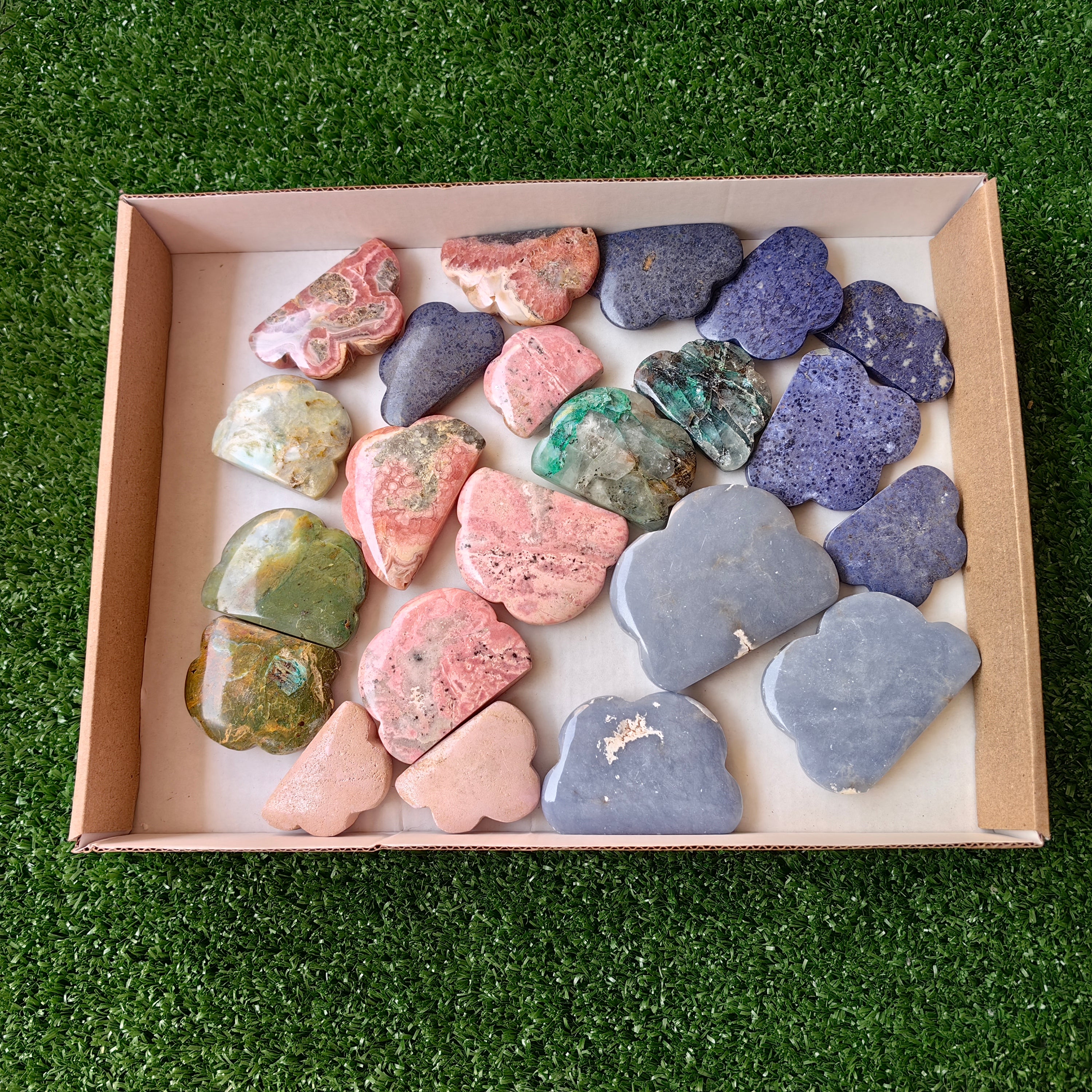 Lot 22 pcs Mixed Stones Clouds*