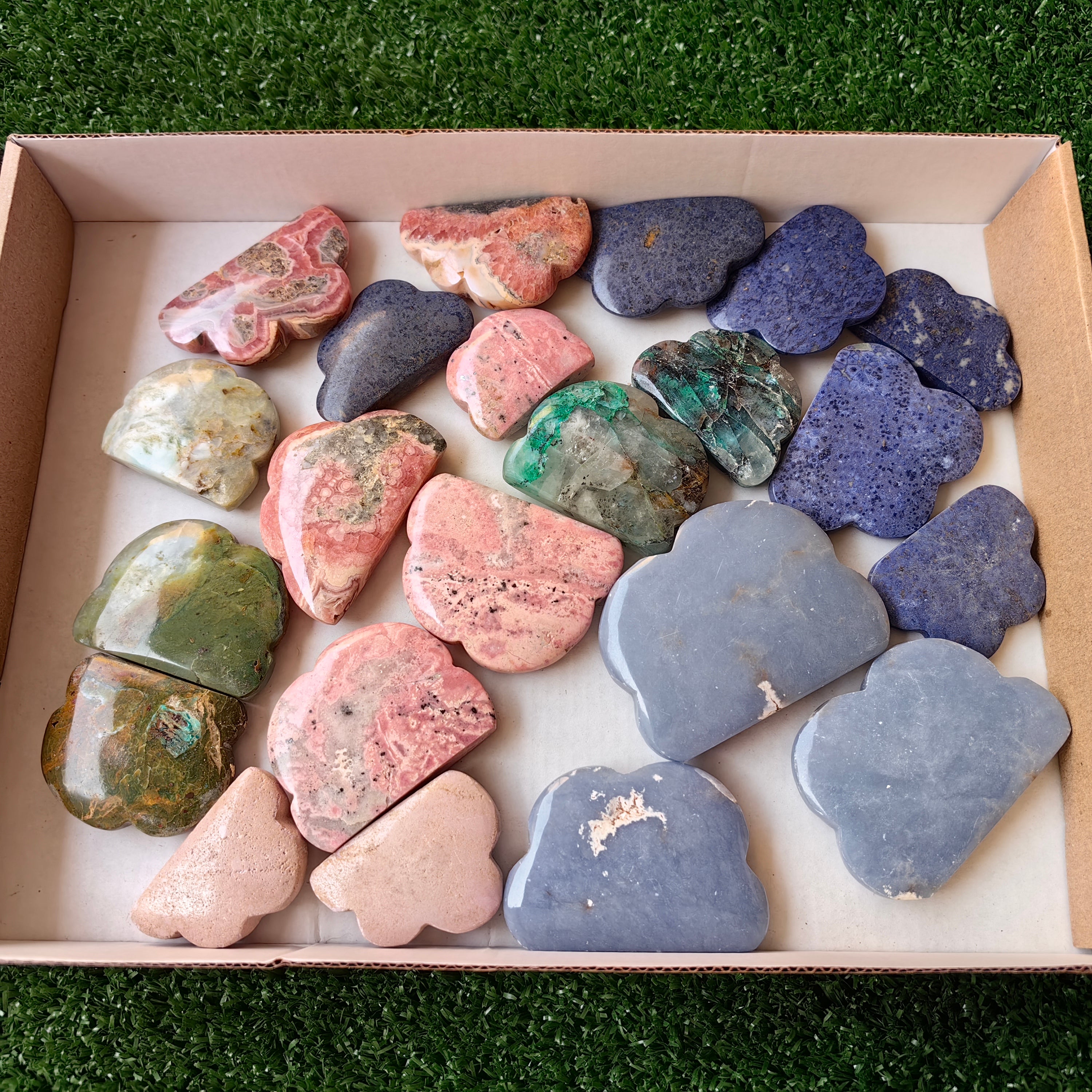 Lot 22 pcs Mixed Stones Clouds*