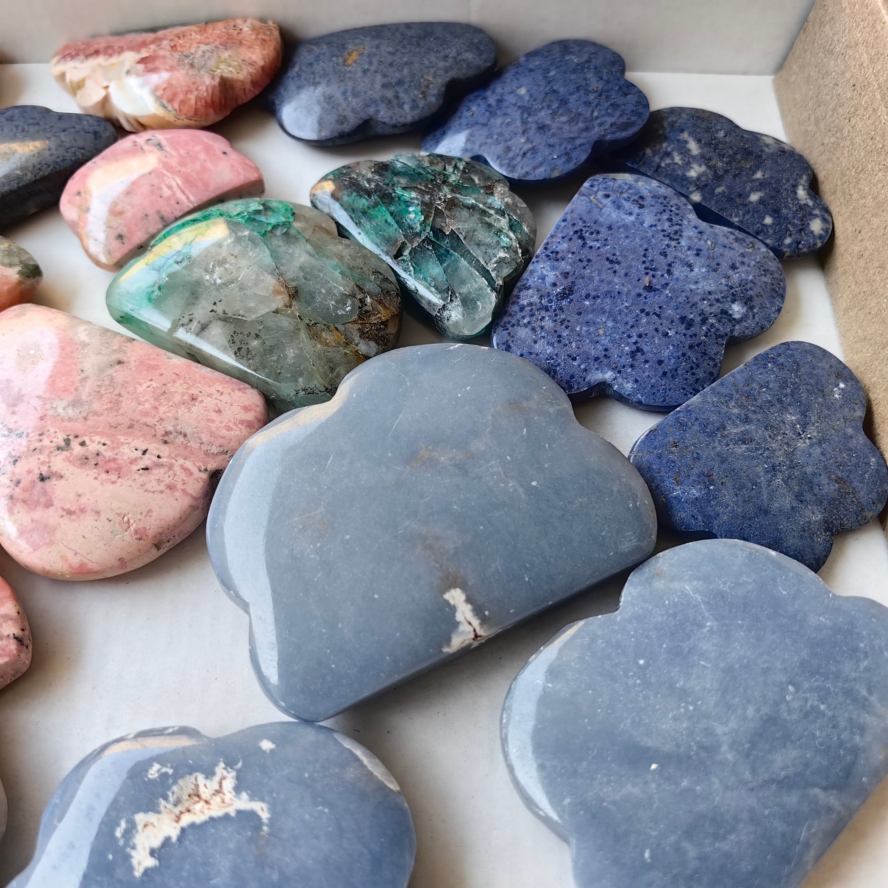 Lot 22 pcs Mixed Stones Clouds*