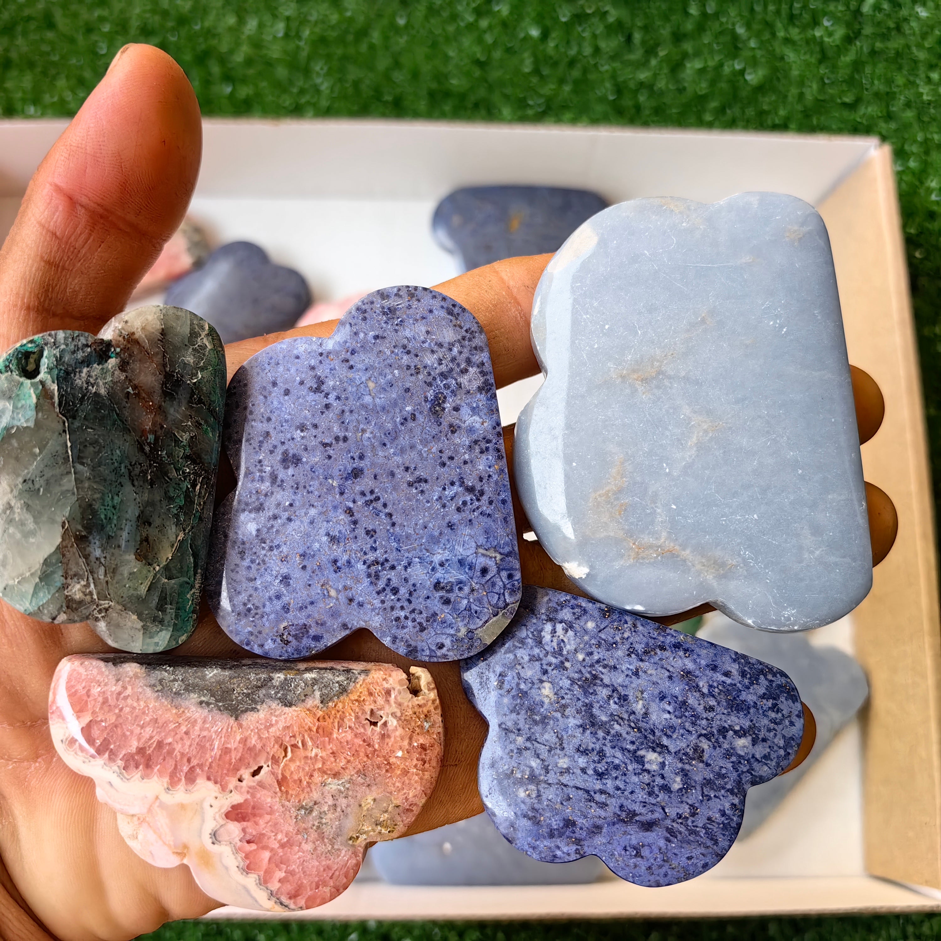 Lot 22 pcs Mixed Stones Clouds*