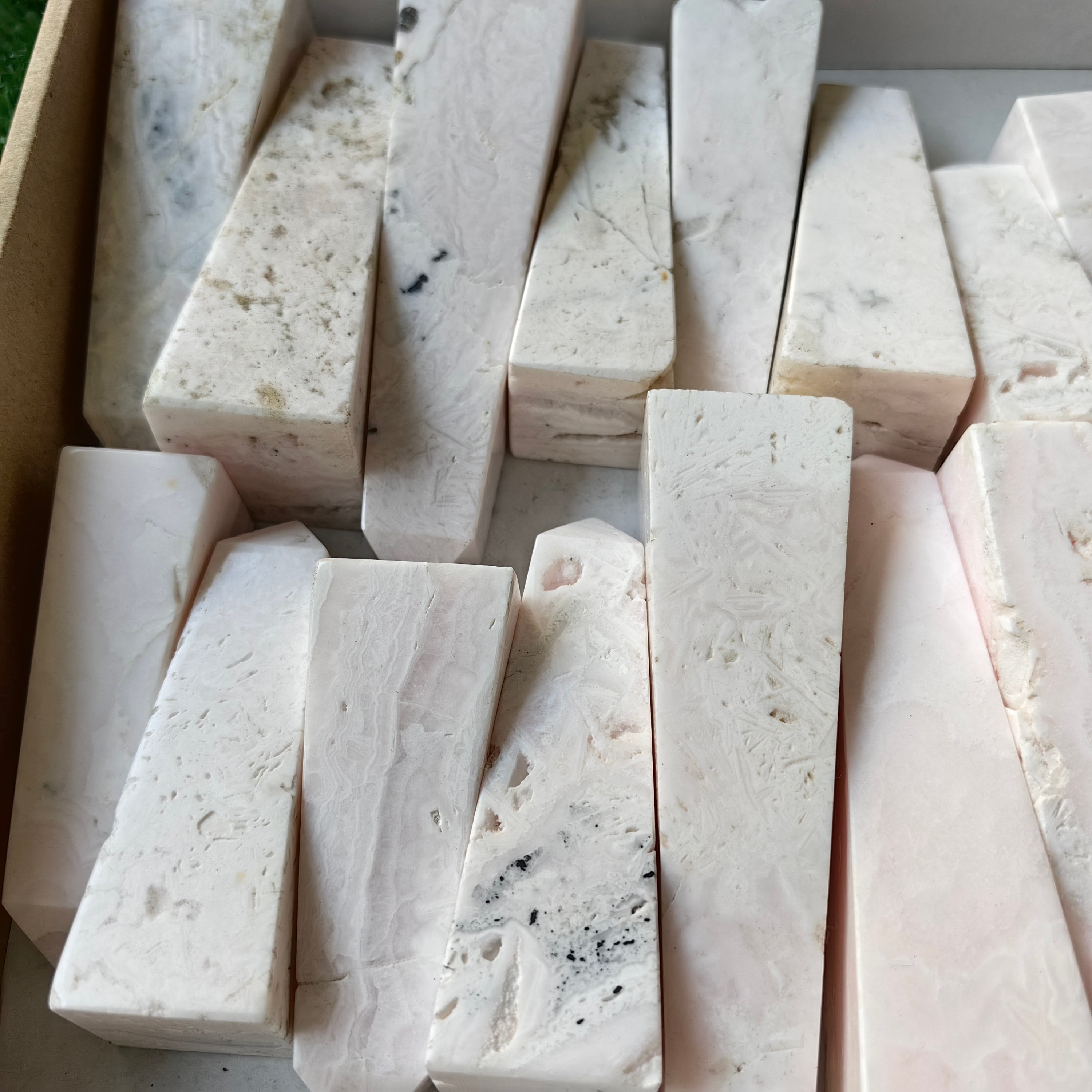Lot 24 pcs Mangano Calcite Tower*