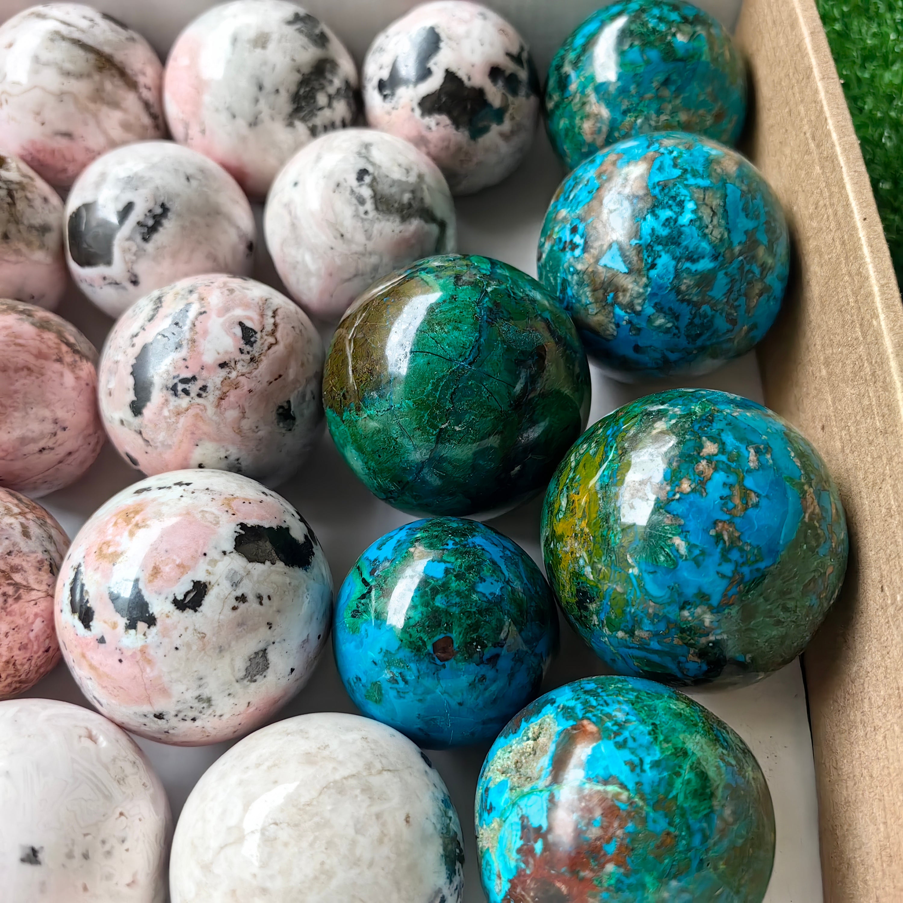 Lot 29 pcs Rhodonite / Chrysocolla sphere