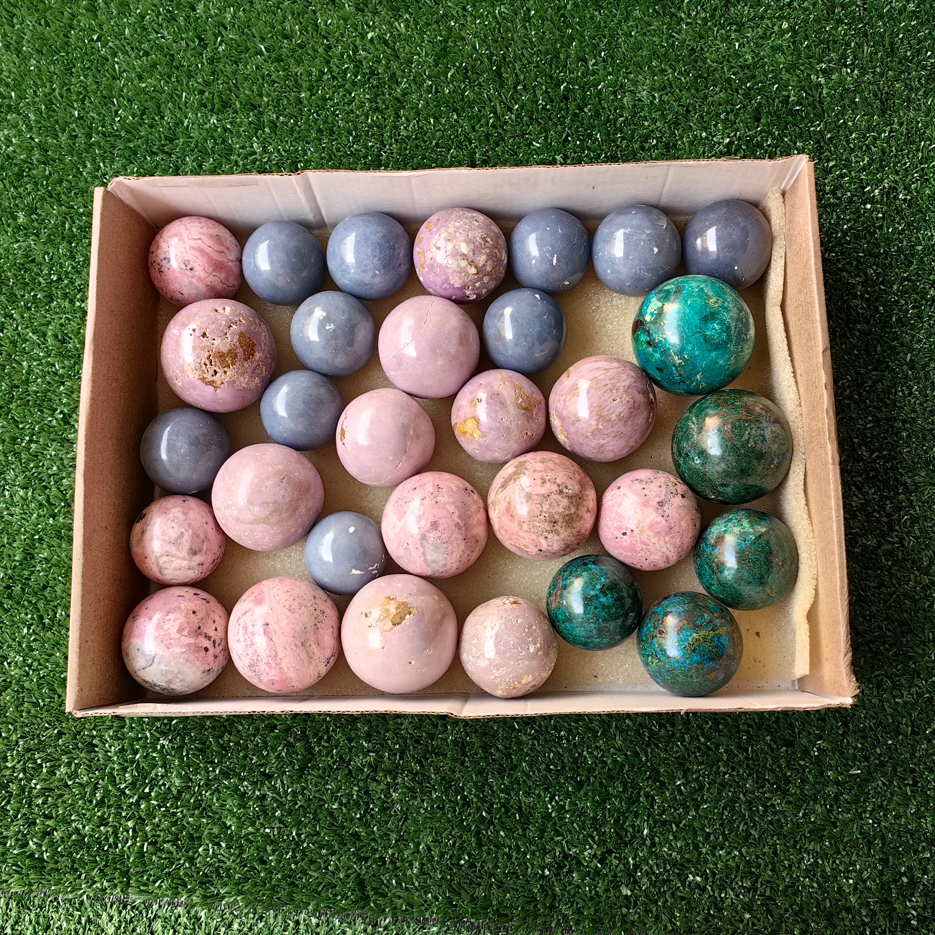 Lot 31 pcs Mixed Stones Sphere*
