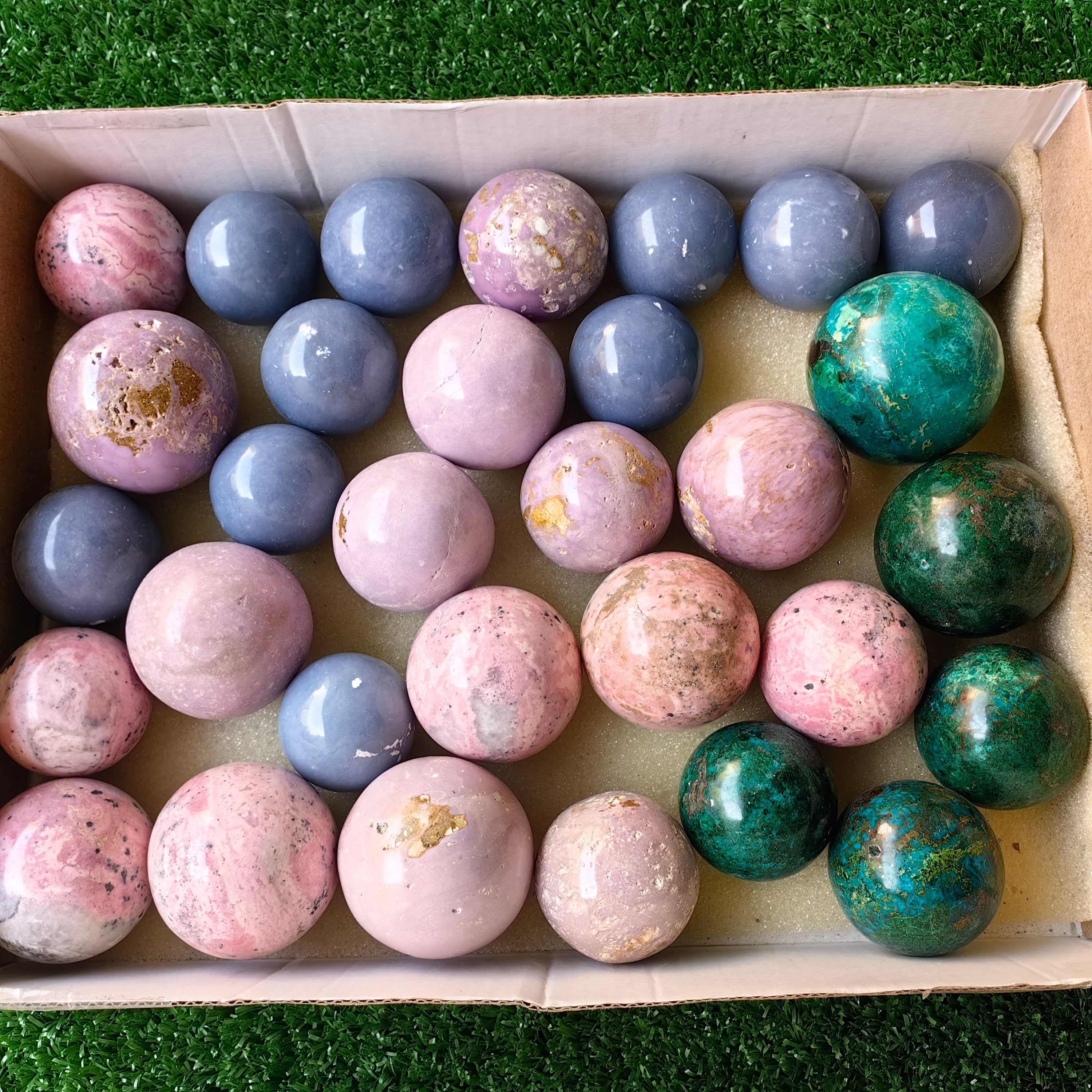 Lot 31 pcs Mixed Stones Sphere*