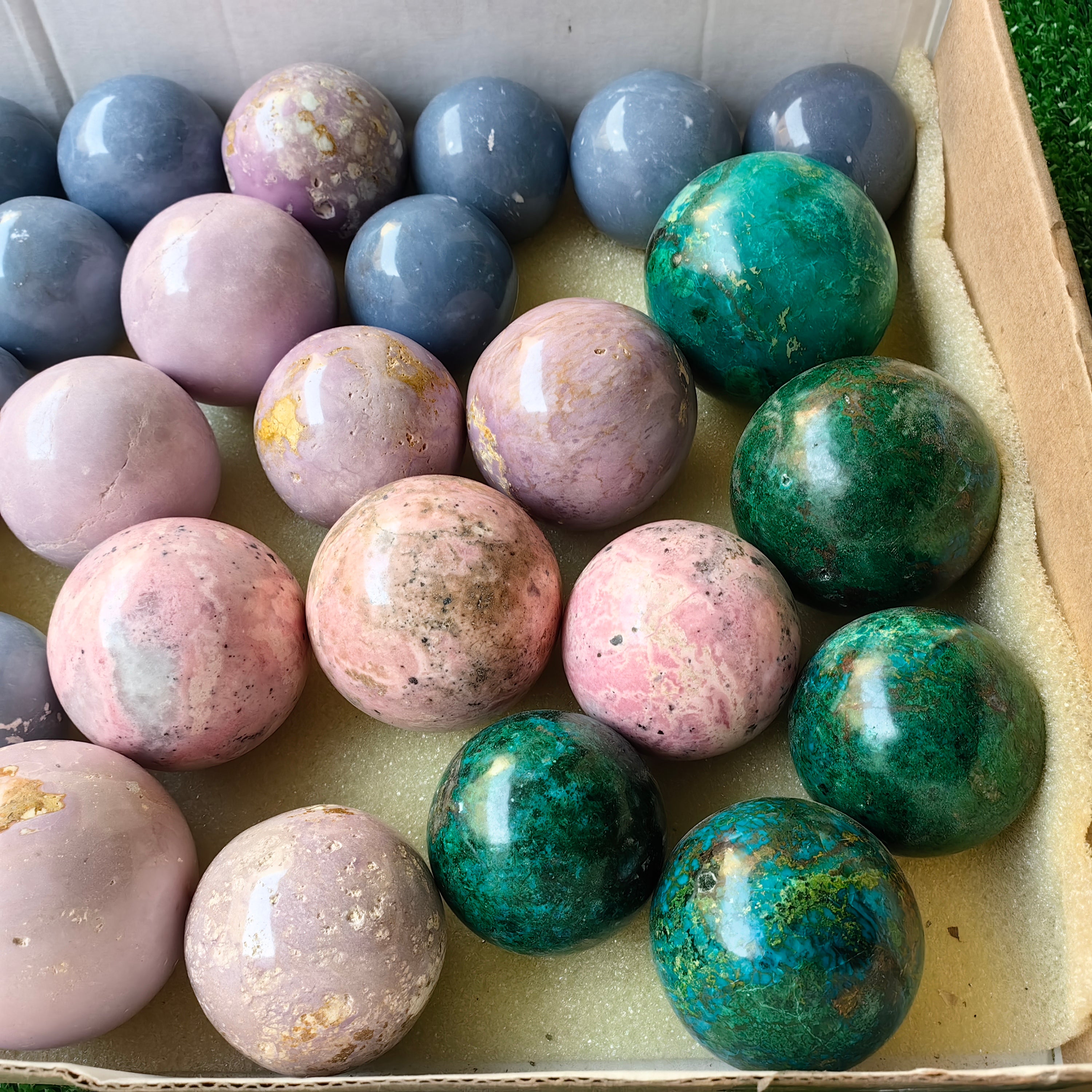 Lot 31 pcs Mixed Stones Sphere*