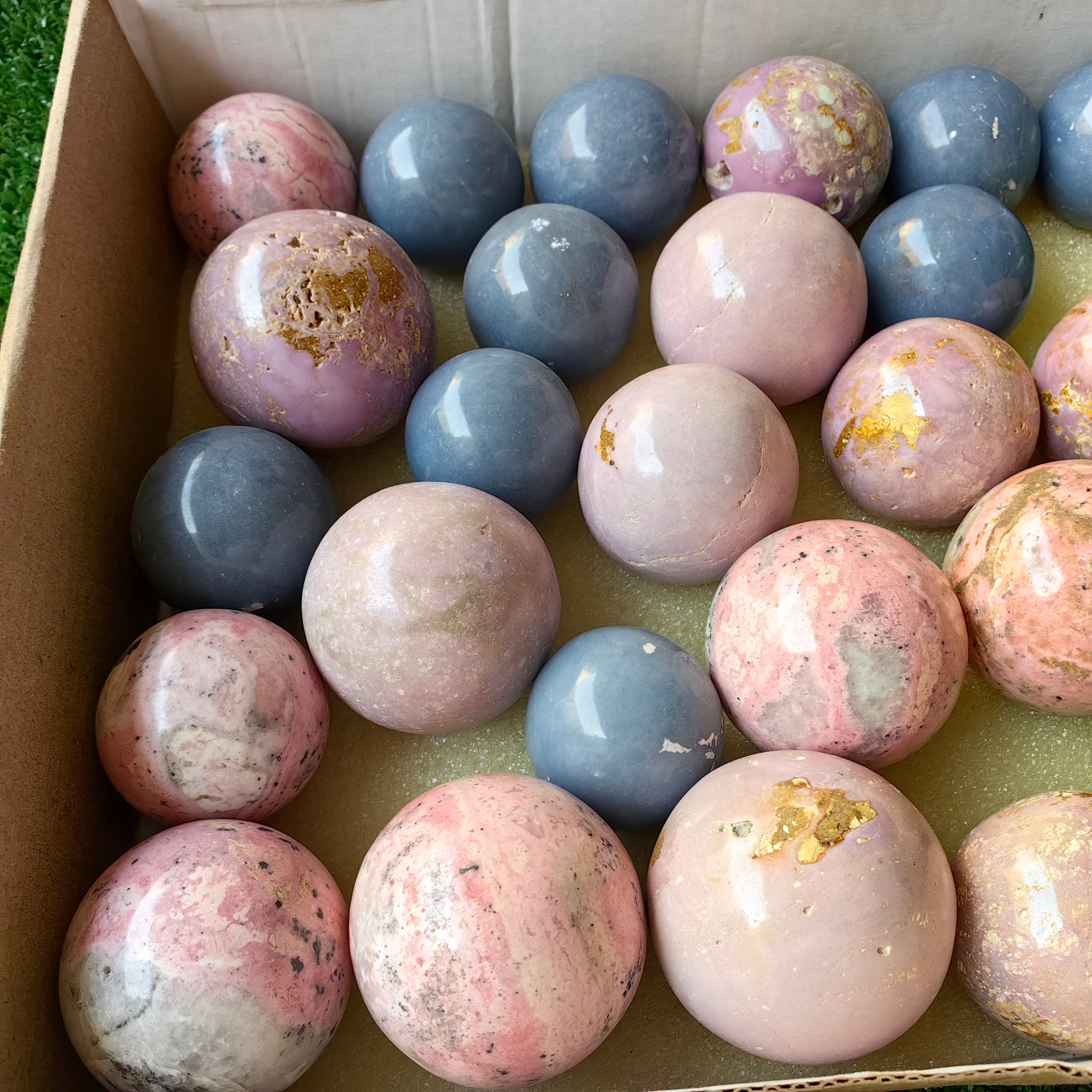 Lot 31 pcs Mixed Stones Sphere*