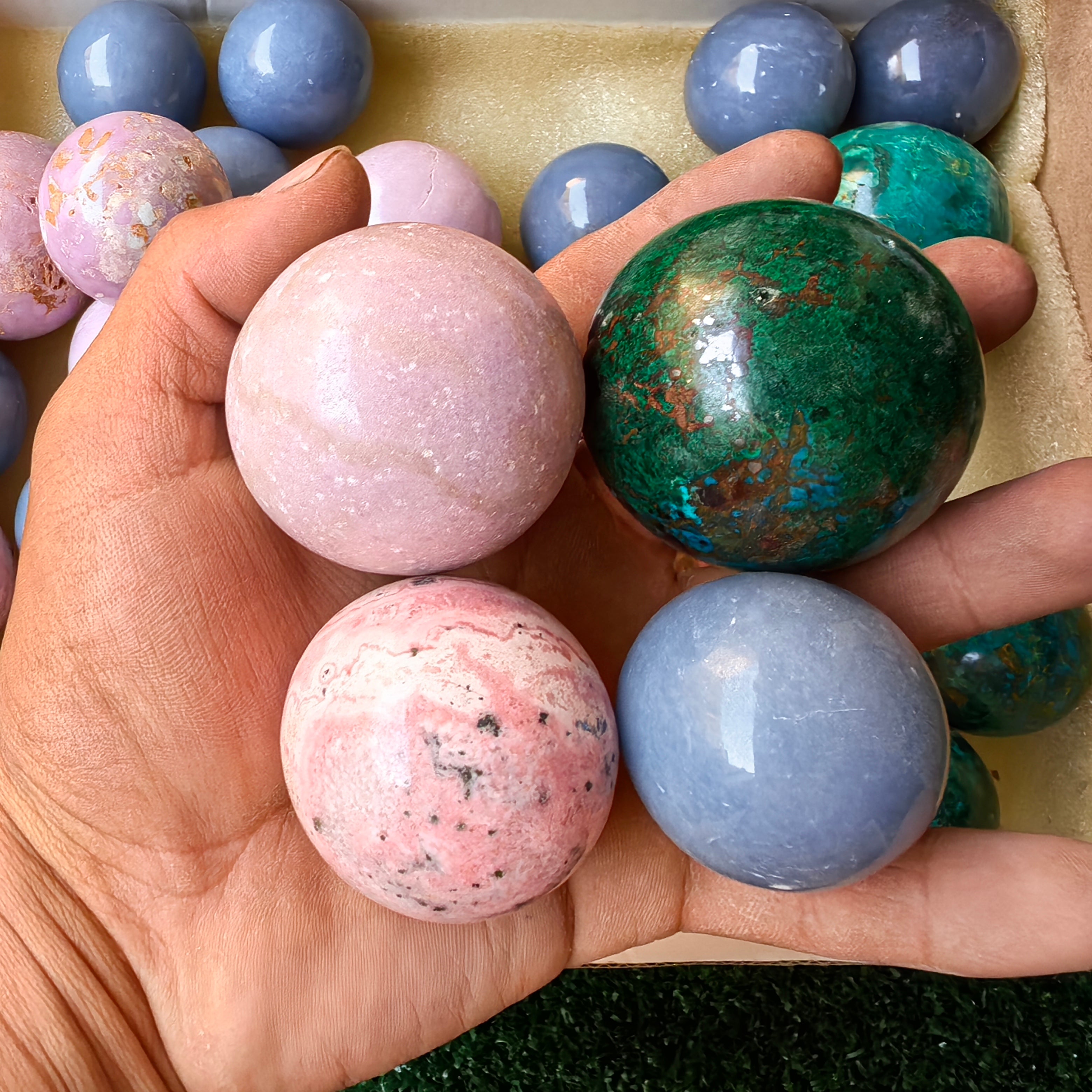 Lot 31 pcs Mixed Stones Sphere*