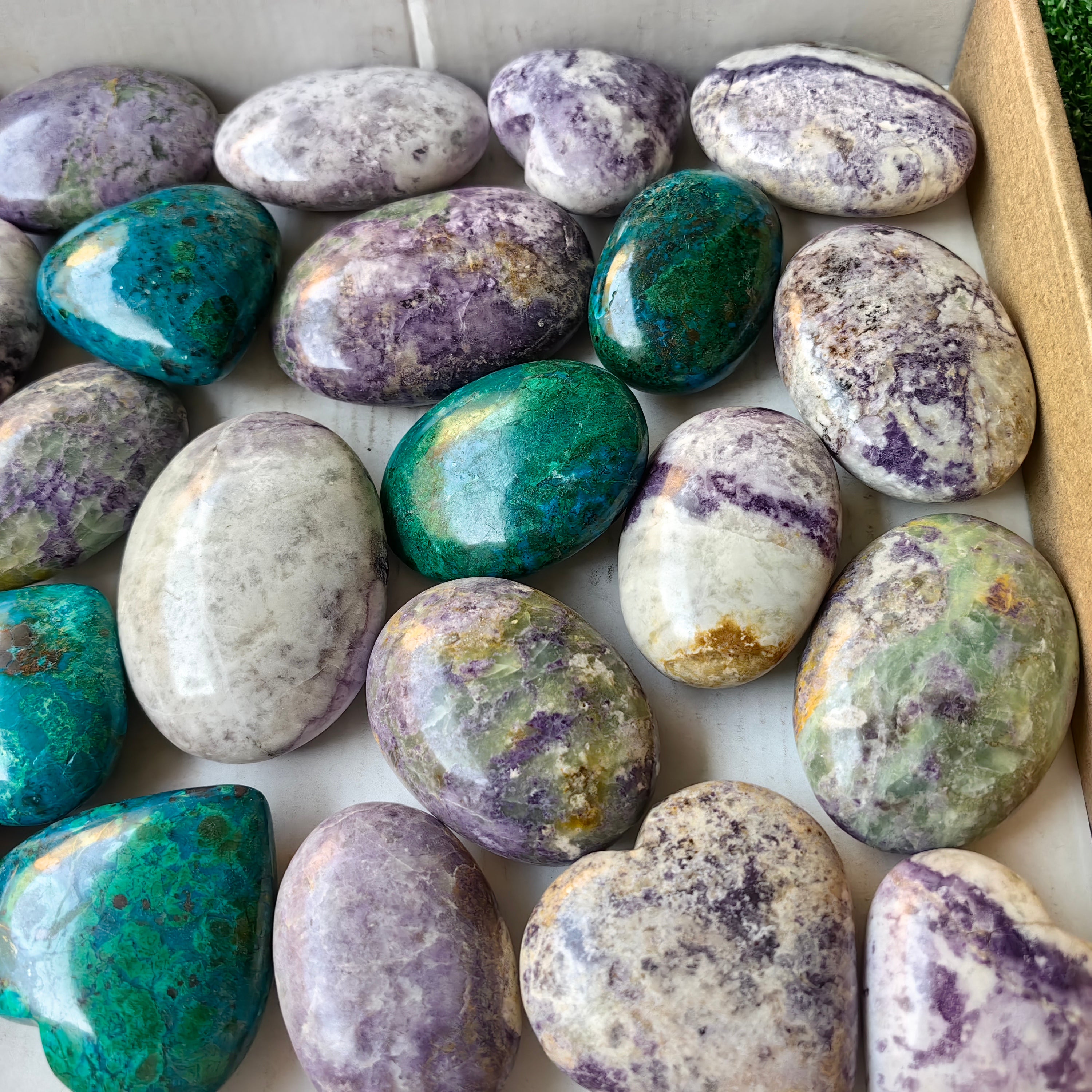 Lot 26 pcs Bolivianite / Chrysocolla Palm, heart