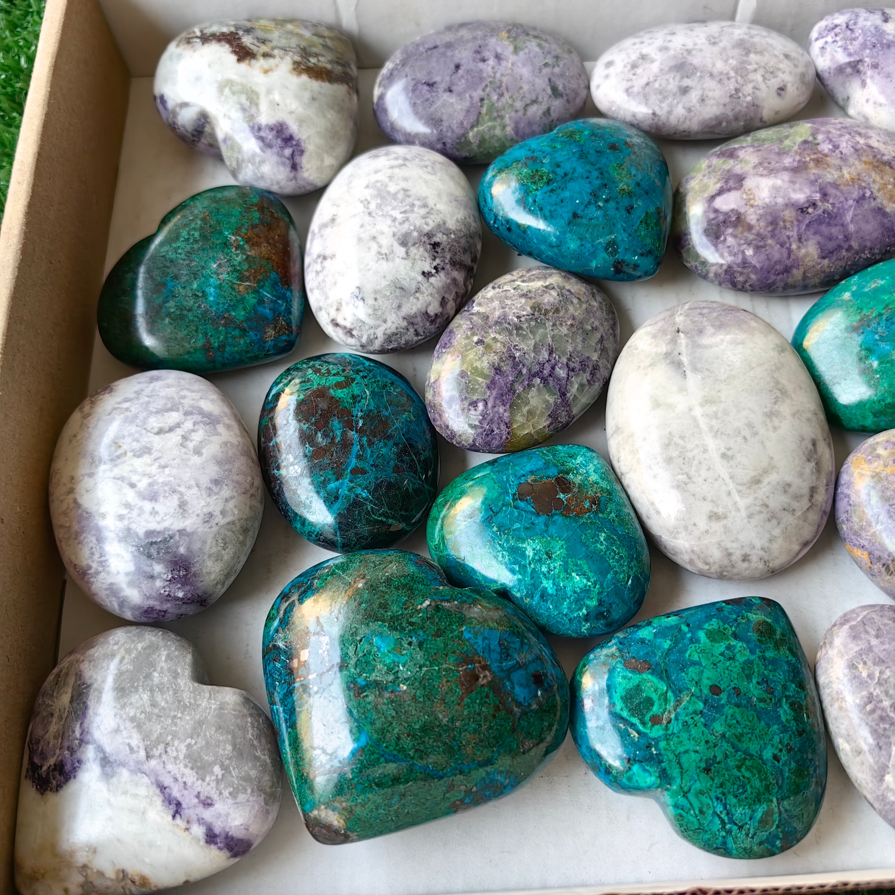 Lot 26 pcs Bolivianite / Chrysocolla Palm, heart