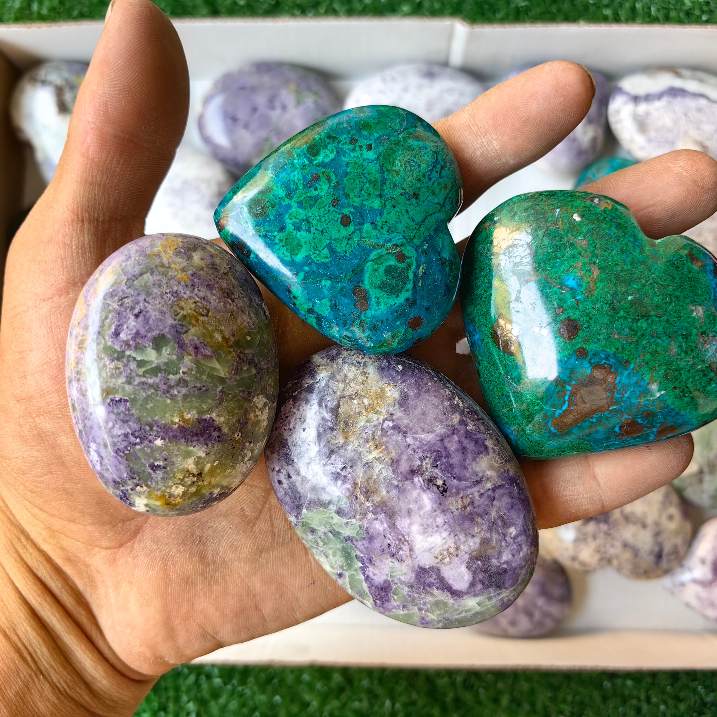 Lot 26 pcs Bolivianite / Chrysocolla Palm, heart