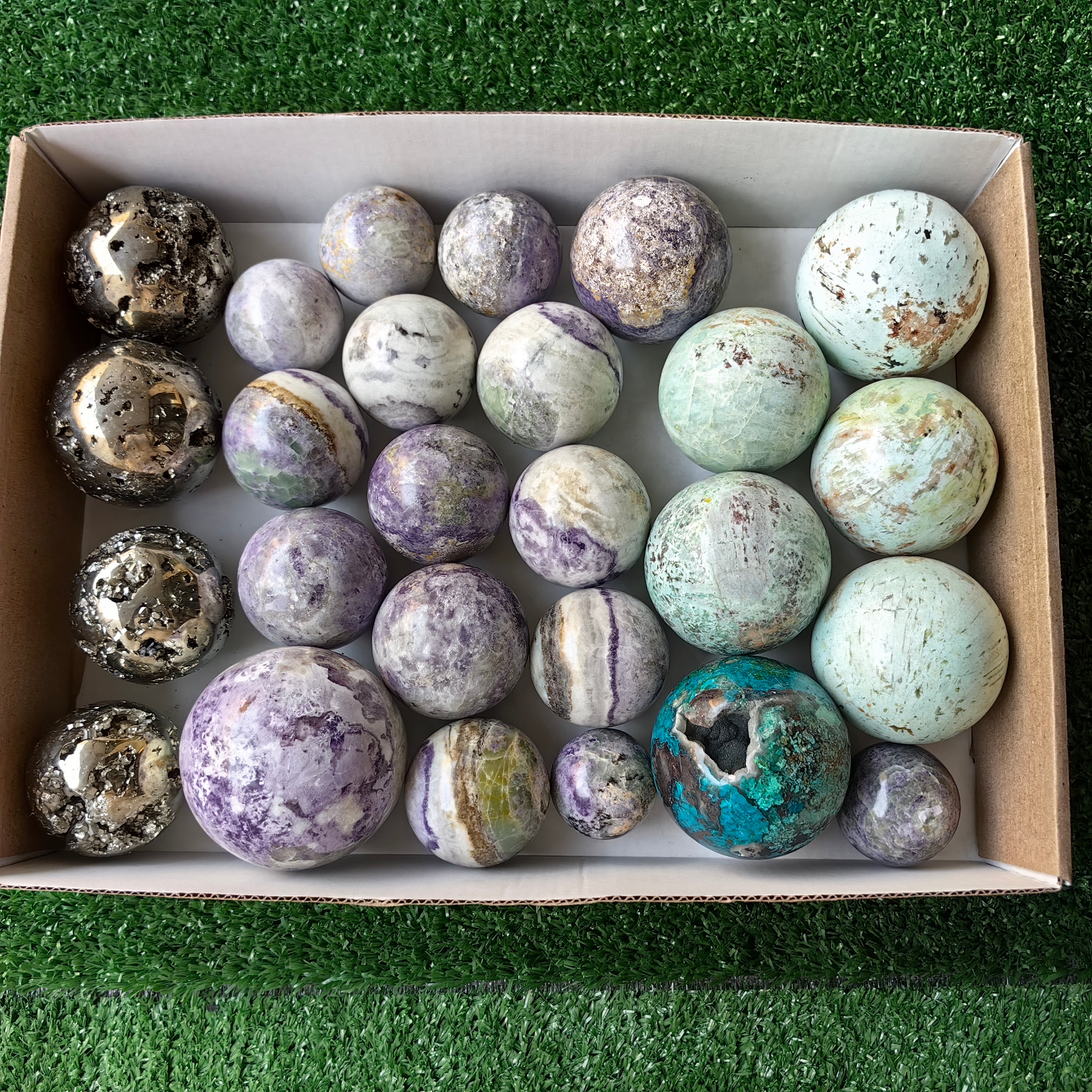 Lot 26 pcs Mixed Stone Spheres
