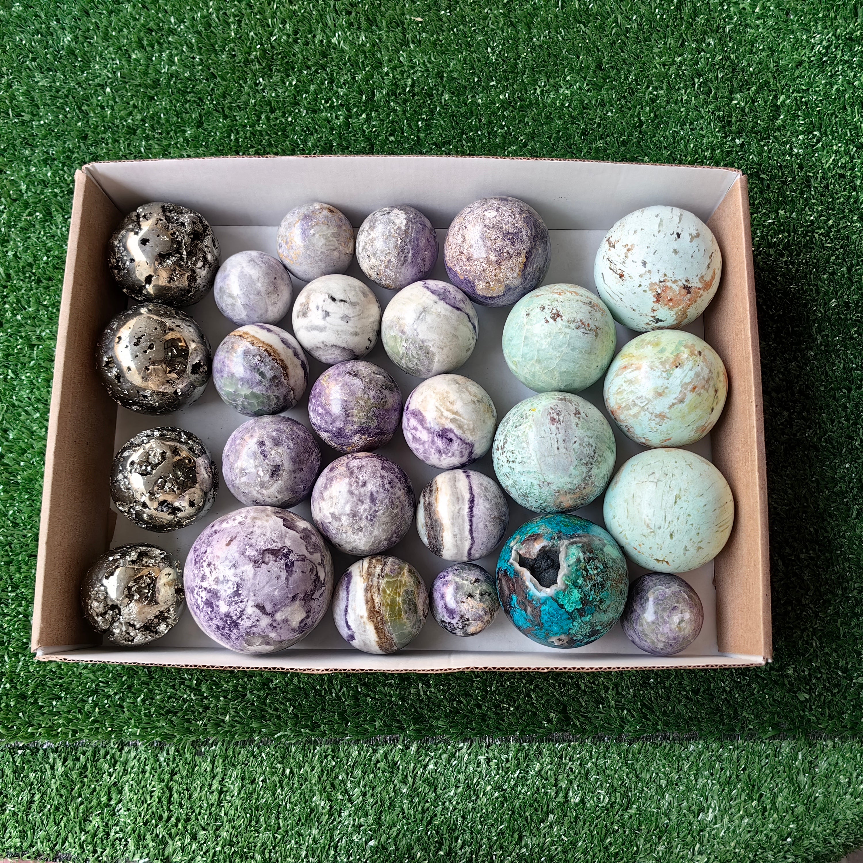 Lot 26 pcs Mixed Stone Spheres