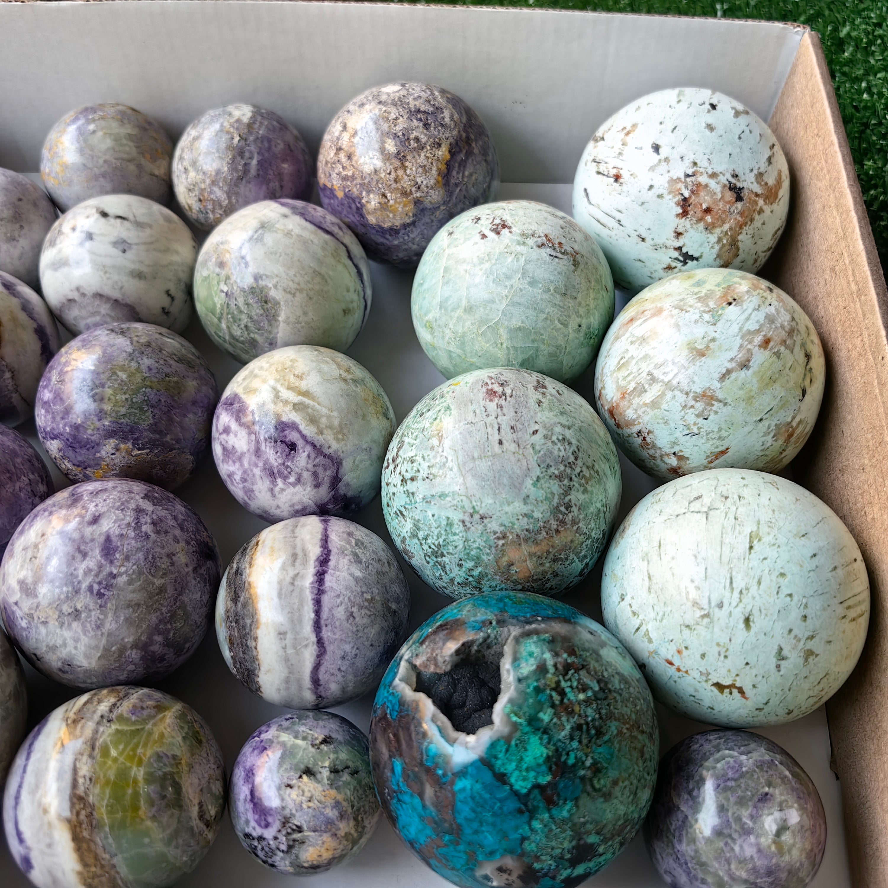 Lot 26 pcs Mixed Stone Spheres
