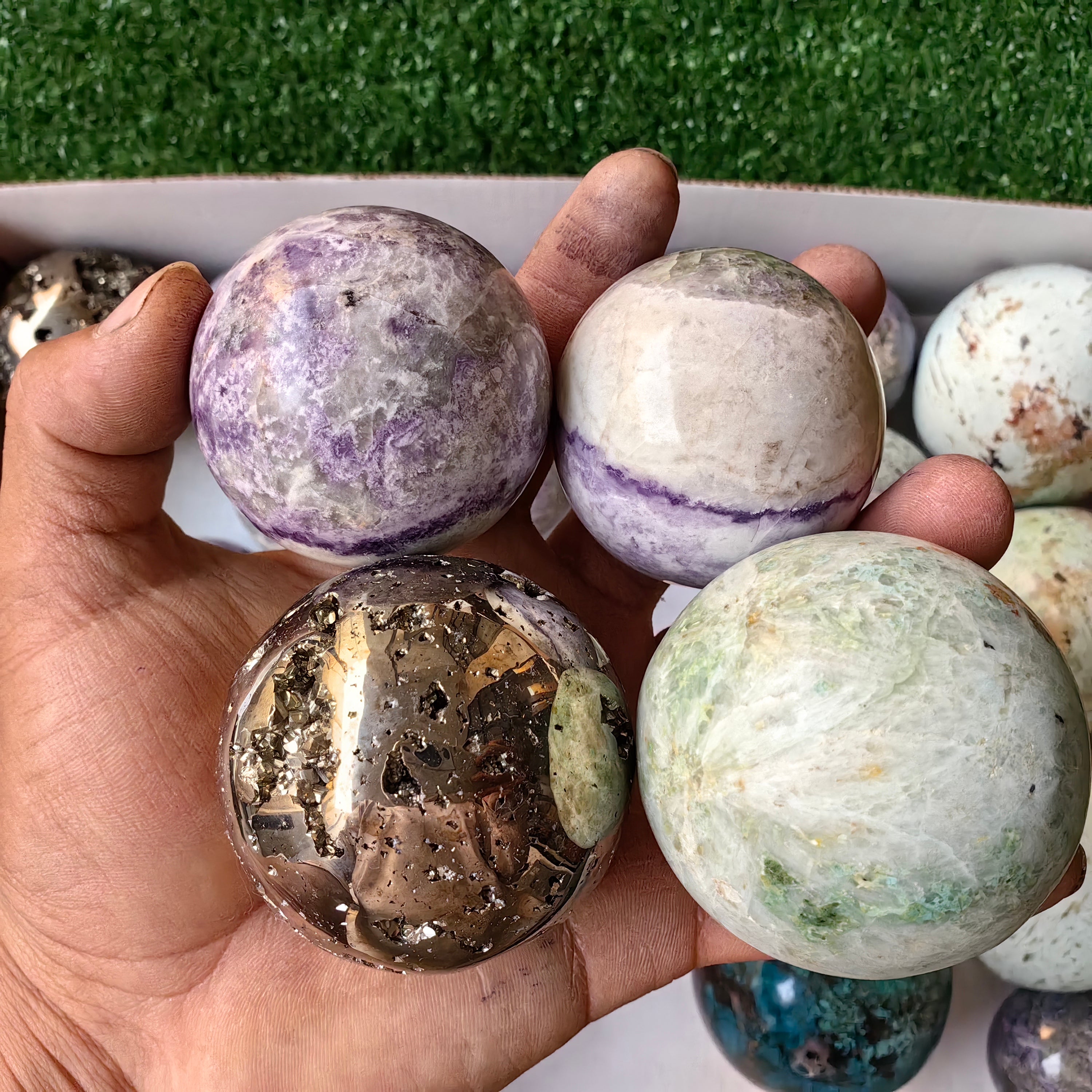 Lot 26 pcs Mixed Stone Spheres