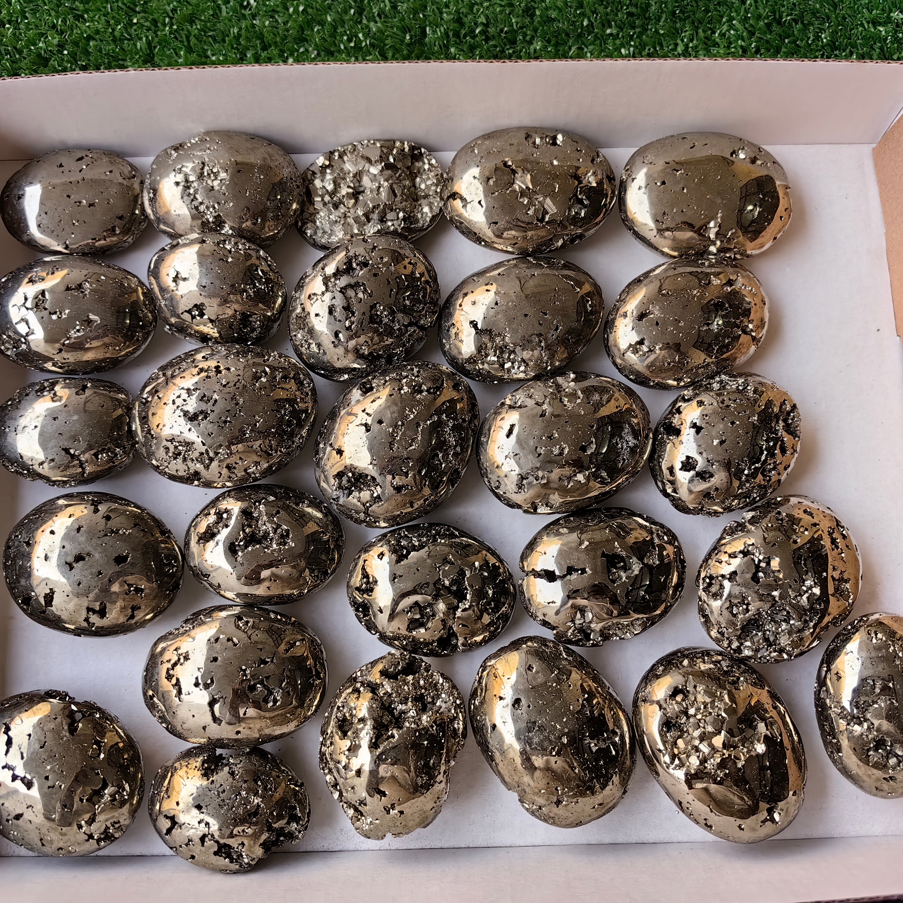 Lot 27 pcs Pyrite Palm