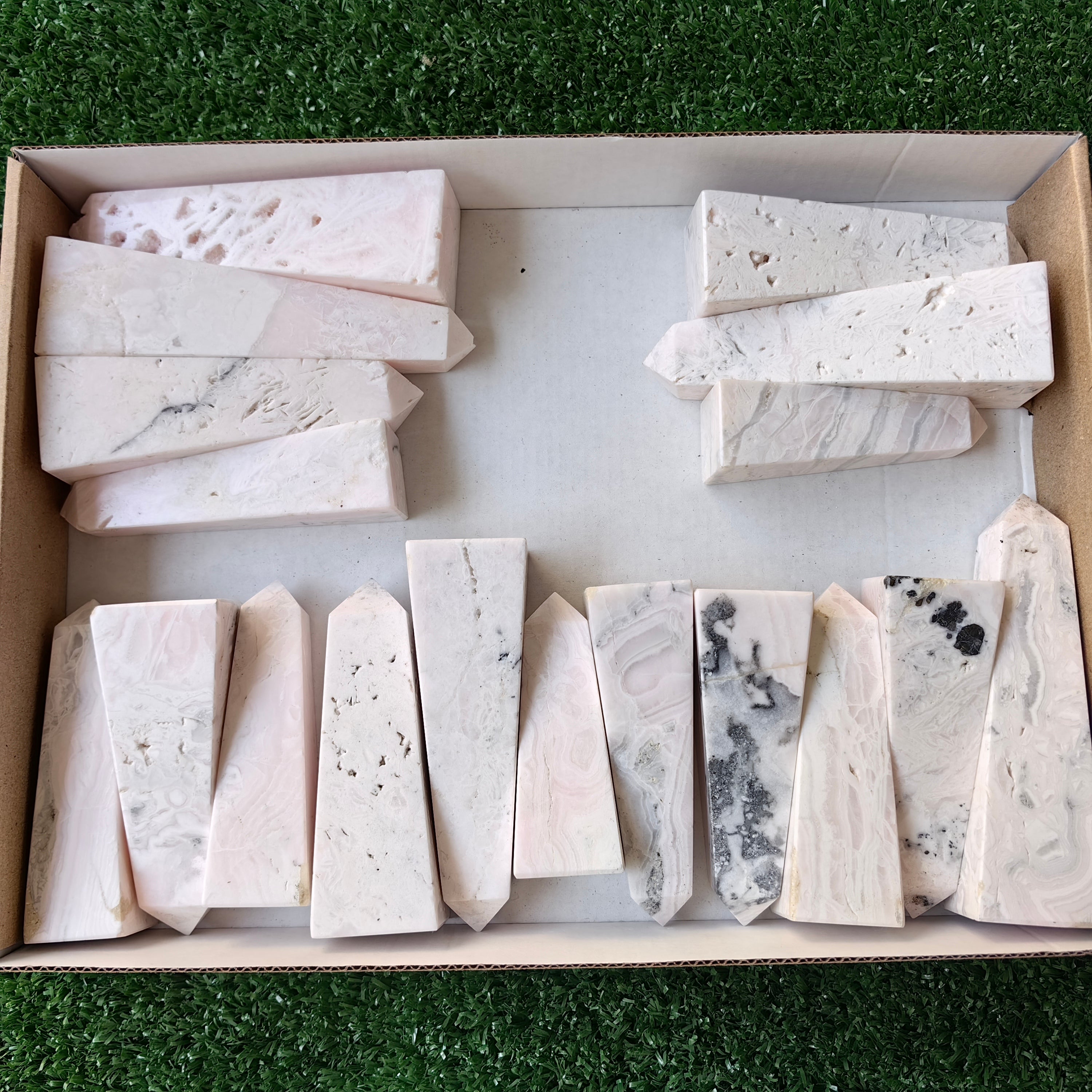 Lot 18 pcs Mangano Calcite Tower