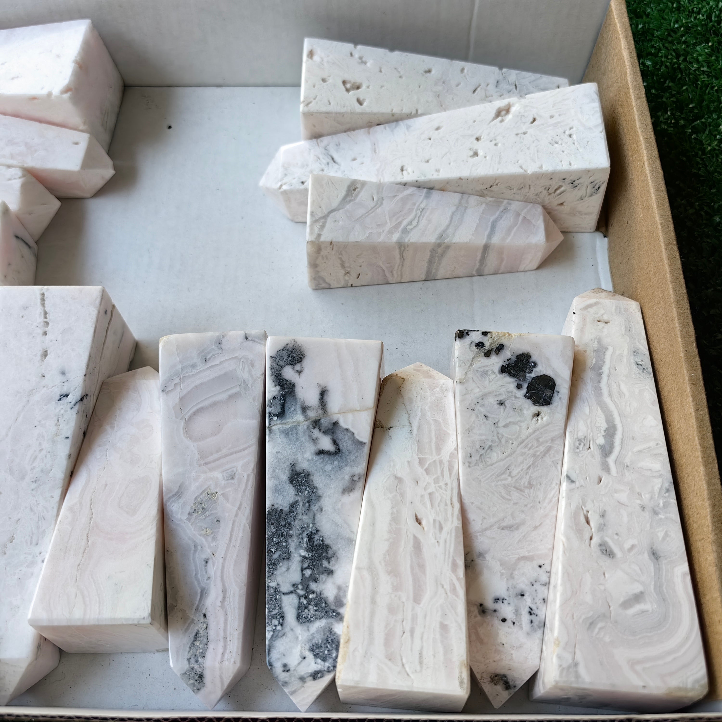 Lot 18 pcs Mangano Calcite Tower