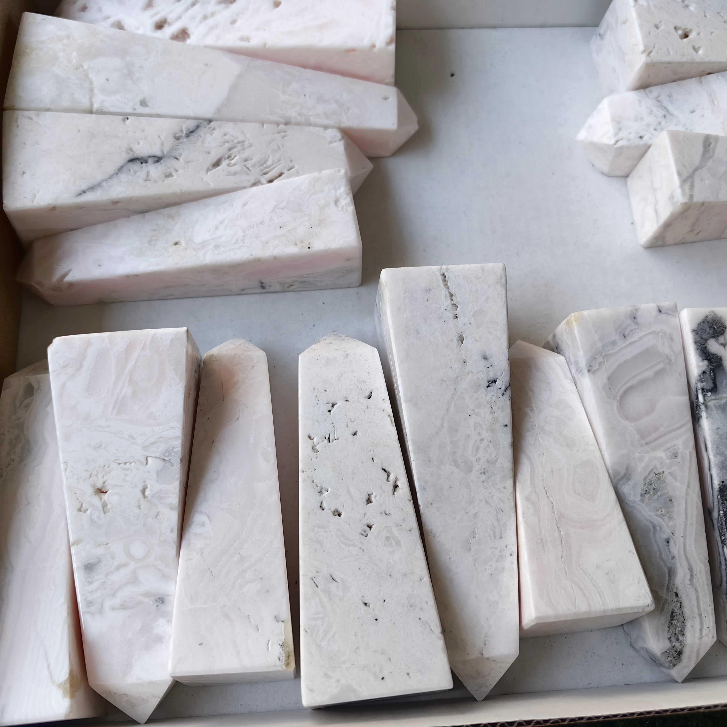 Lot 18 pcs Mangano Calcite Tower