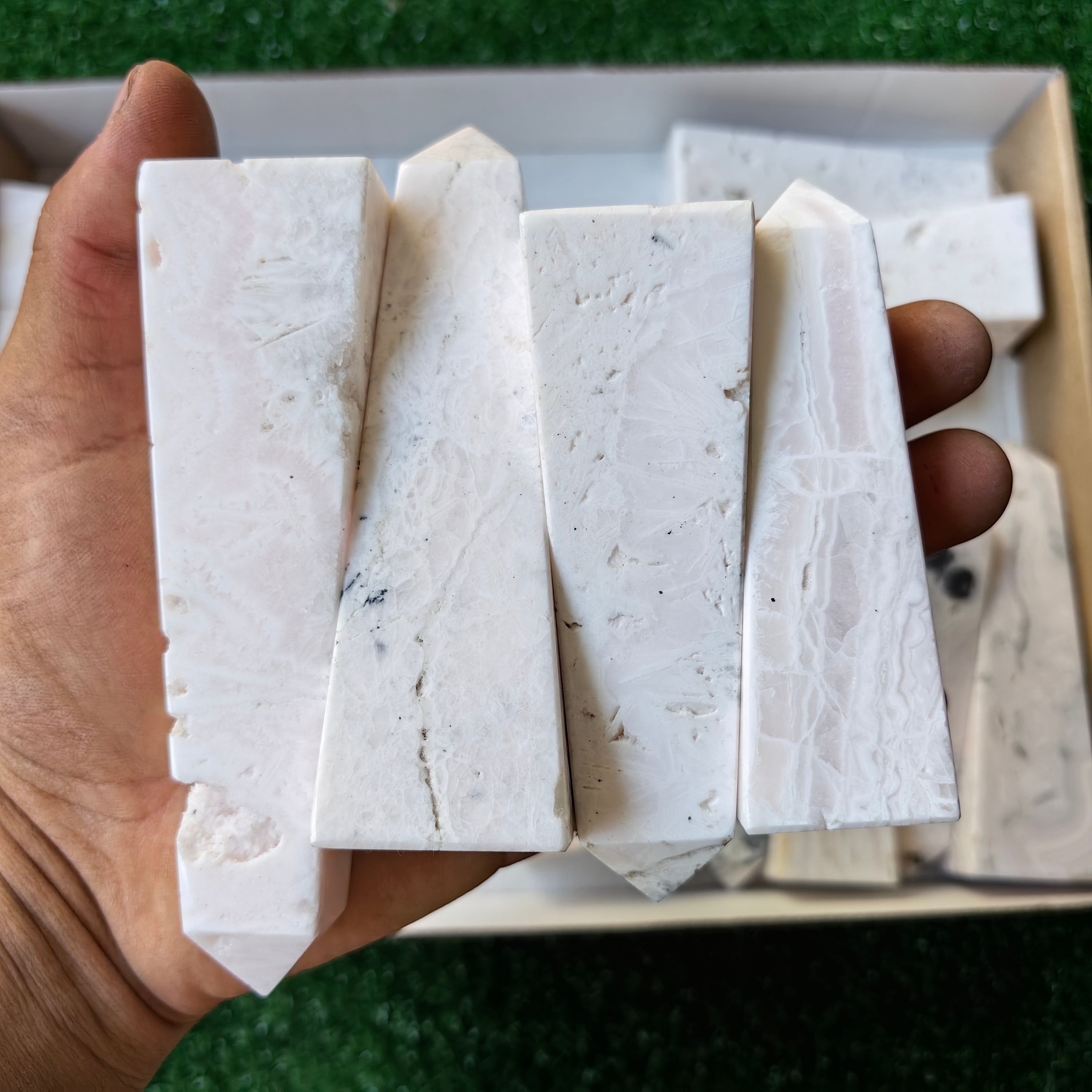 Lot 18 pcs Mangano Calcite Tower
