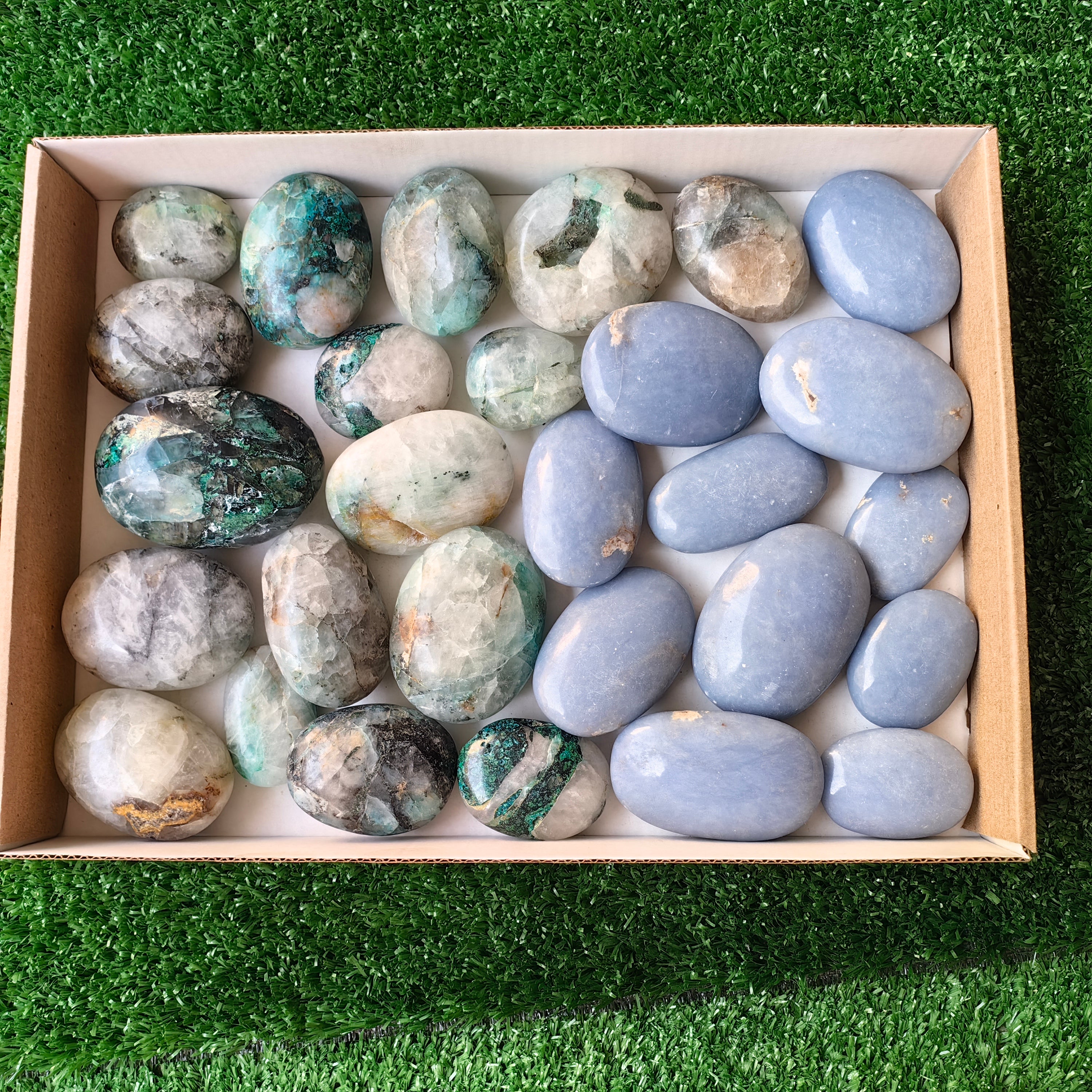Lot 28 pcs Chrysoquartz / Angelite Palm