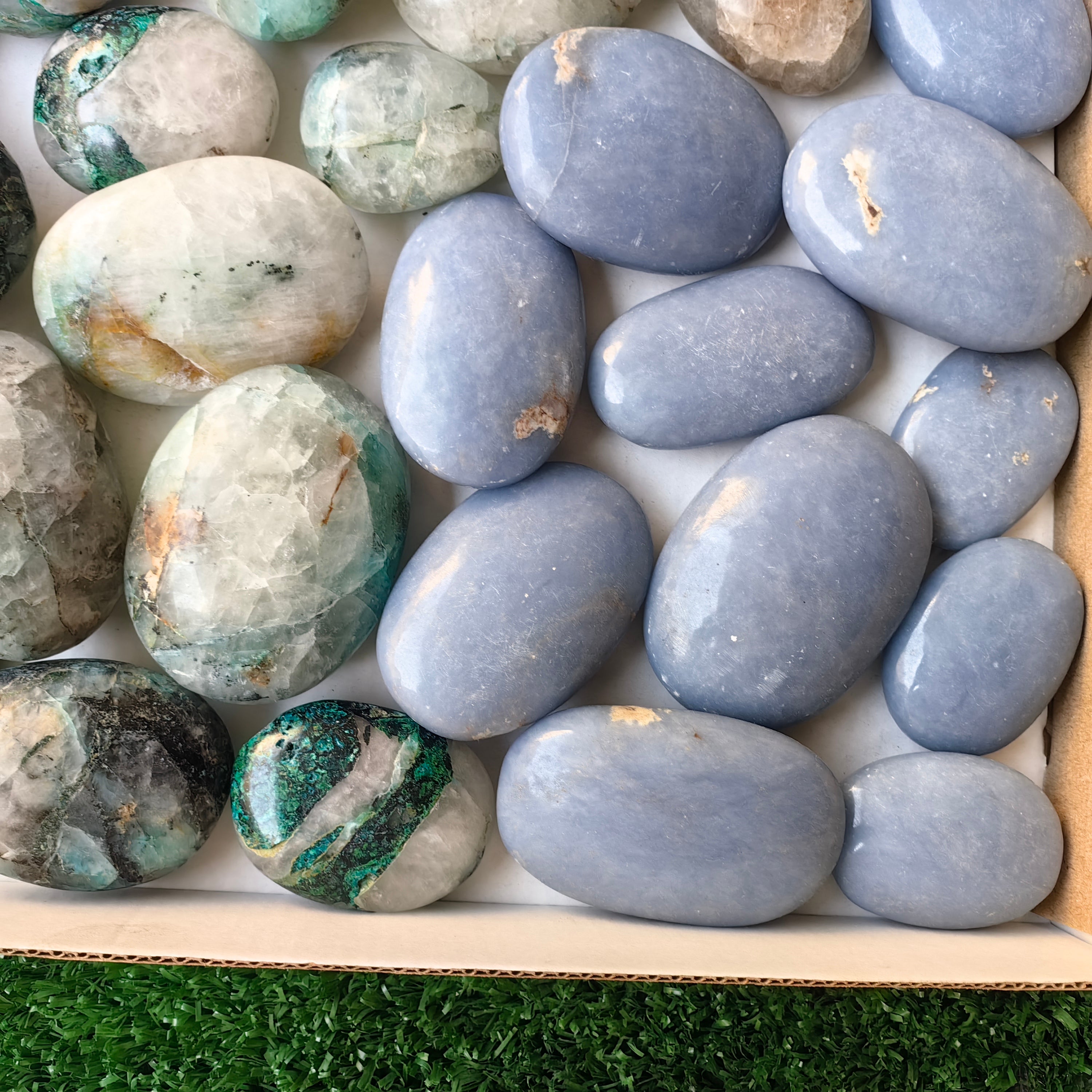 Lot 28 pcs Chrysoquartz / Angelite Palm