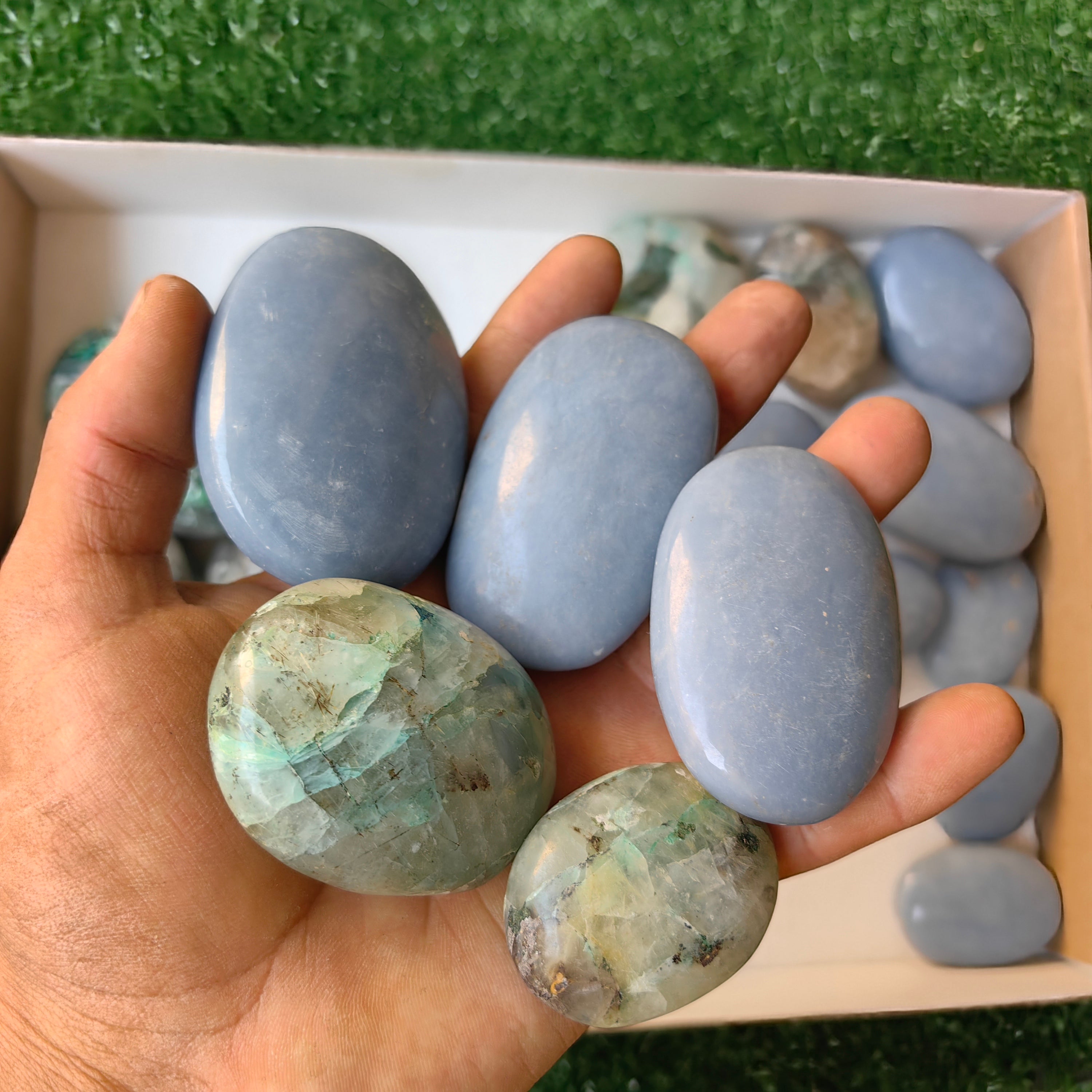 Lot 28 pcs Chrysoquartz / Angelite Palm
