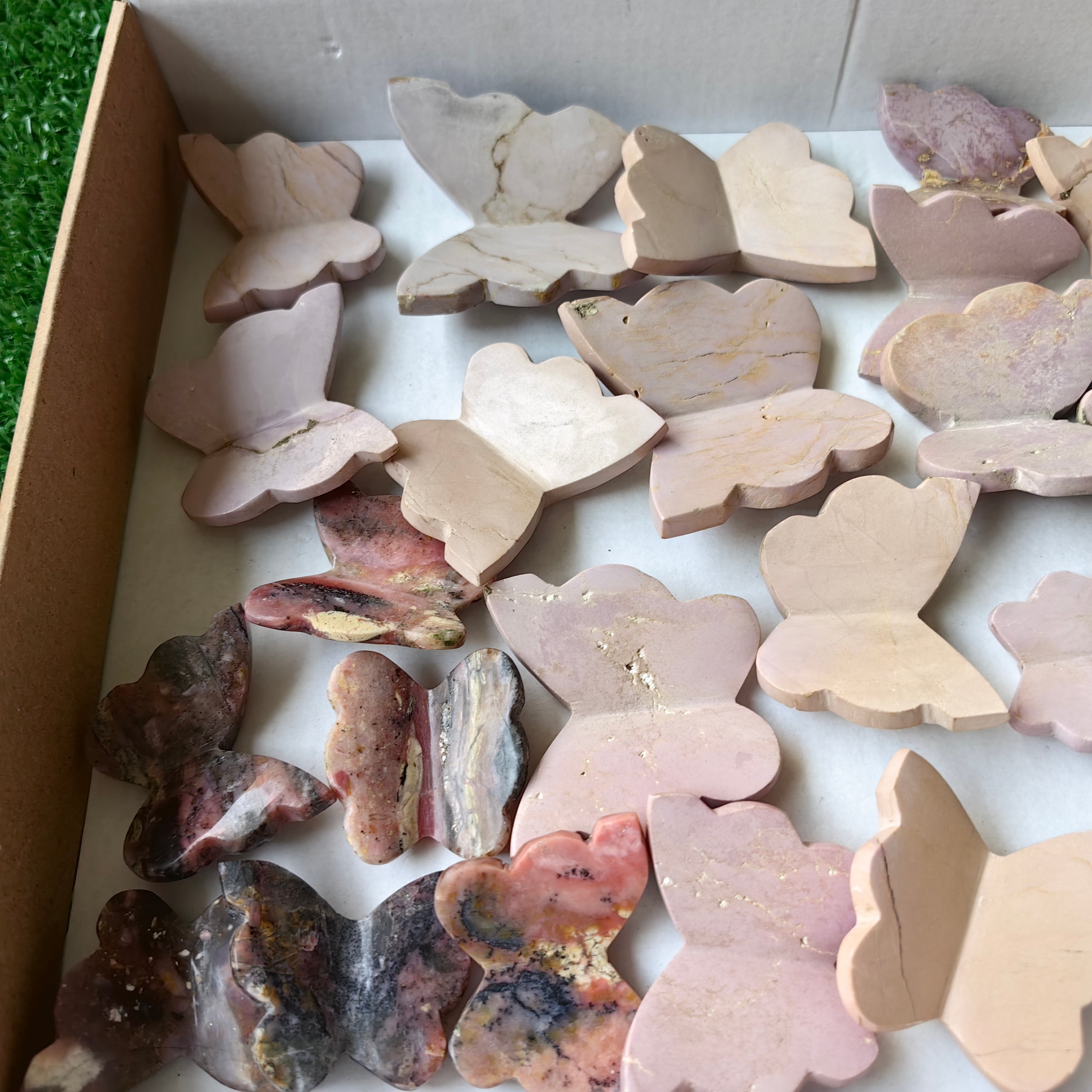 29 pcs Phosphosiderite / Pink Opal Butterfly