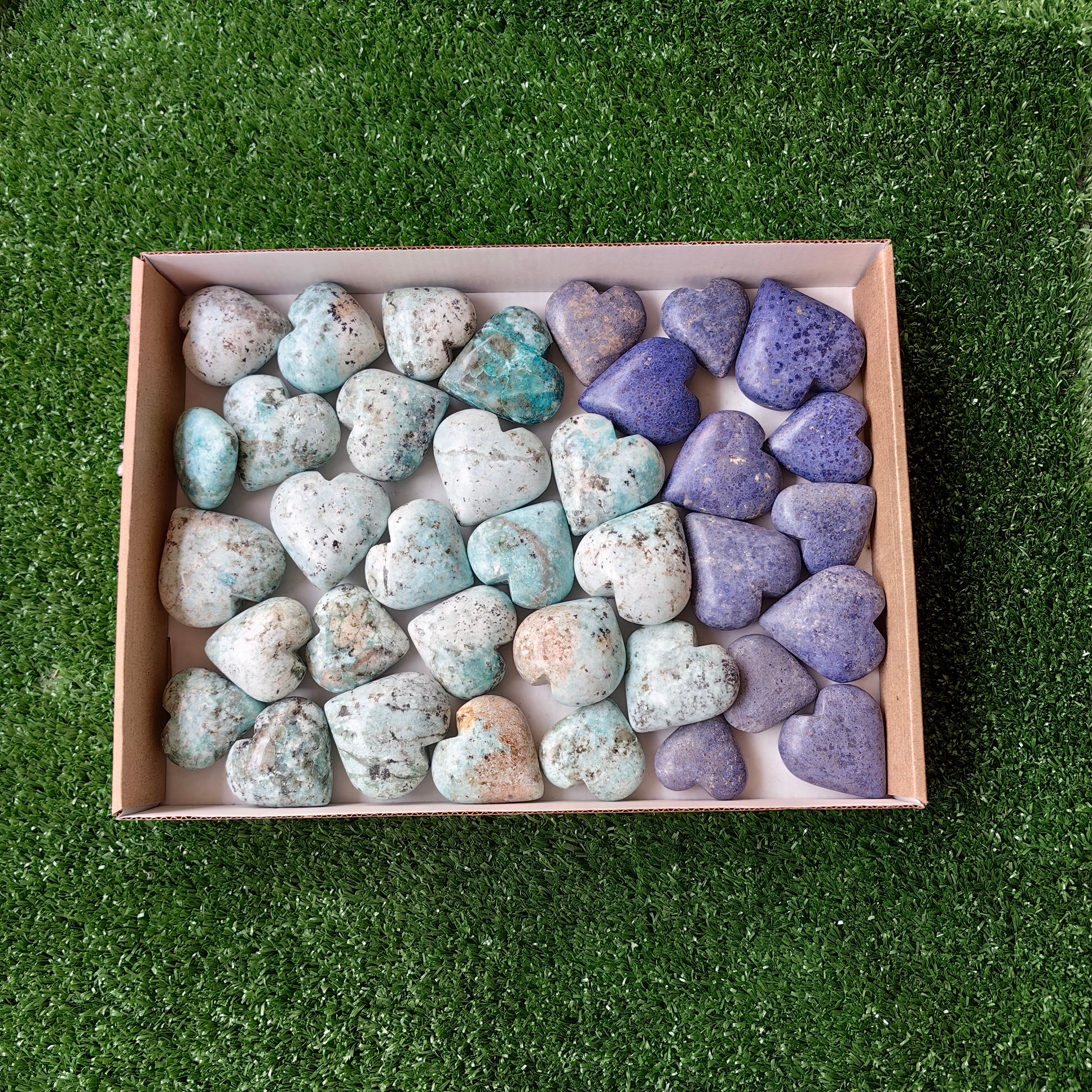 36 pcs Chrysoprase / Dumortierite Heart