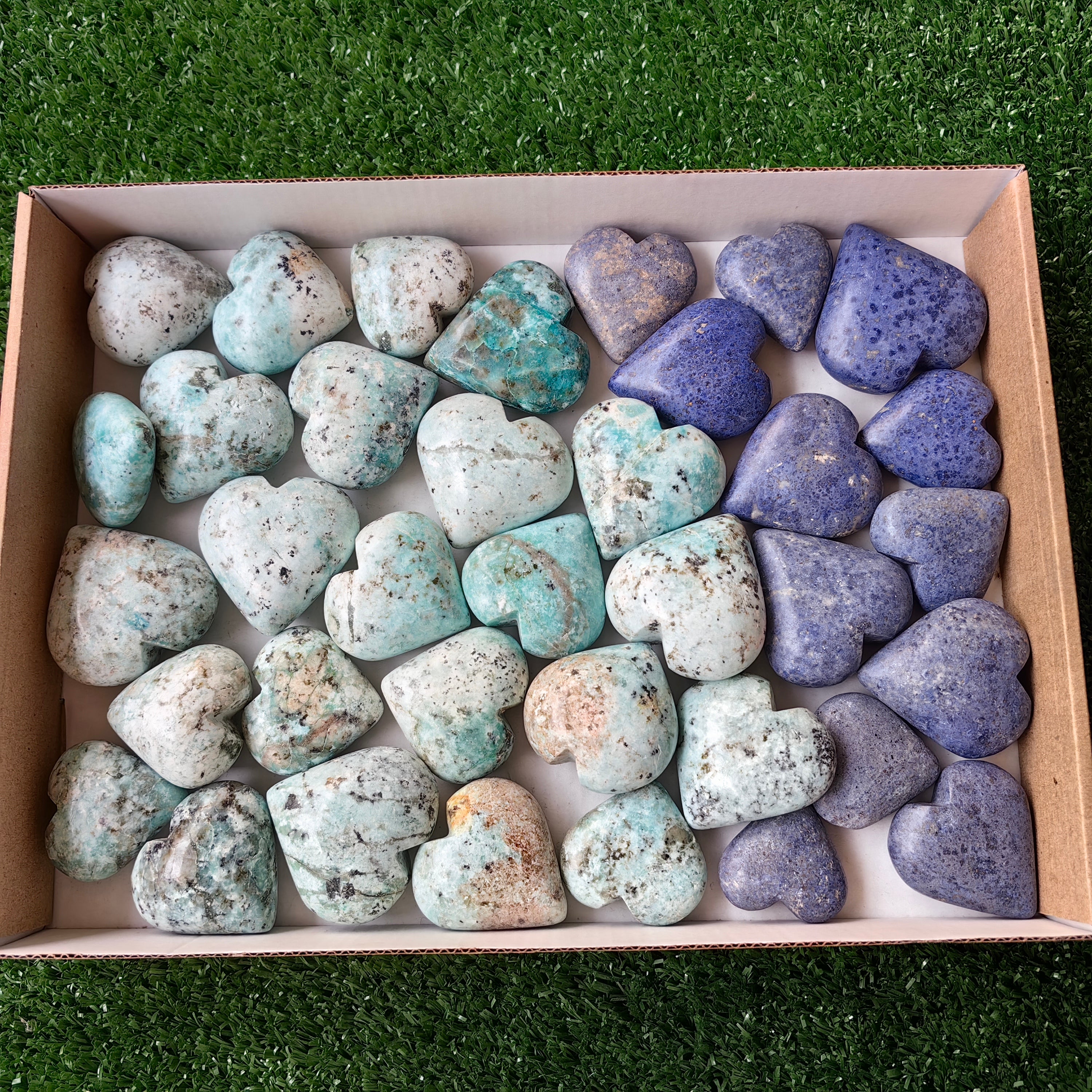 36 pcs Chrysoprase / Dumortierite Heart