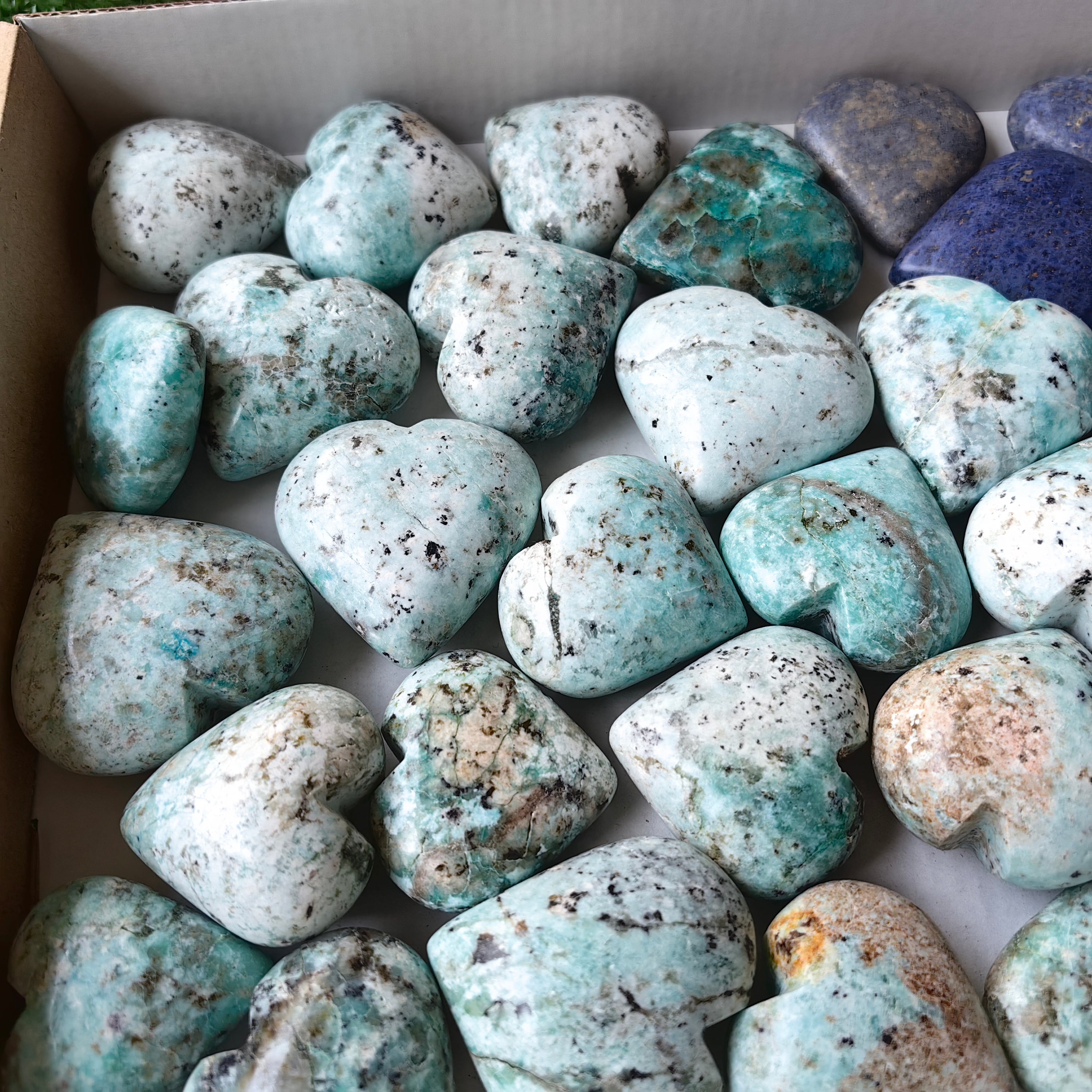 36 pcs Chrysoprase / Dumortierite Heart