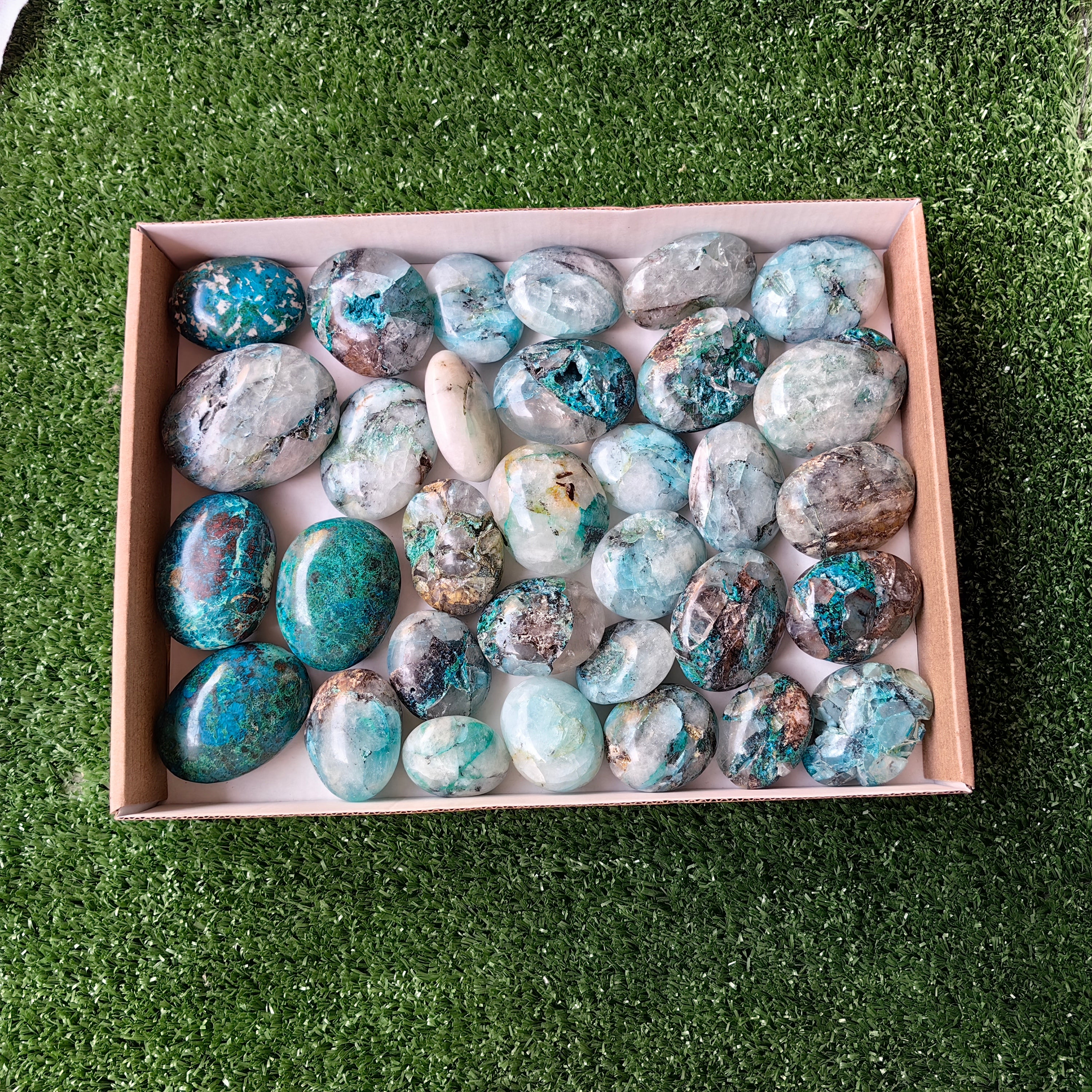 32 pcs Chrysocolla quartz palms