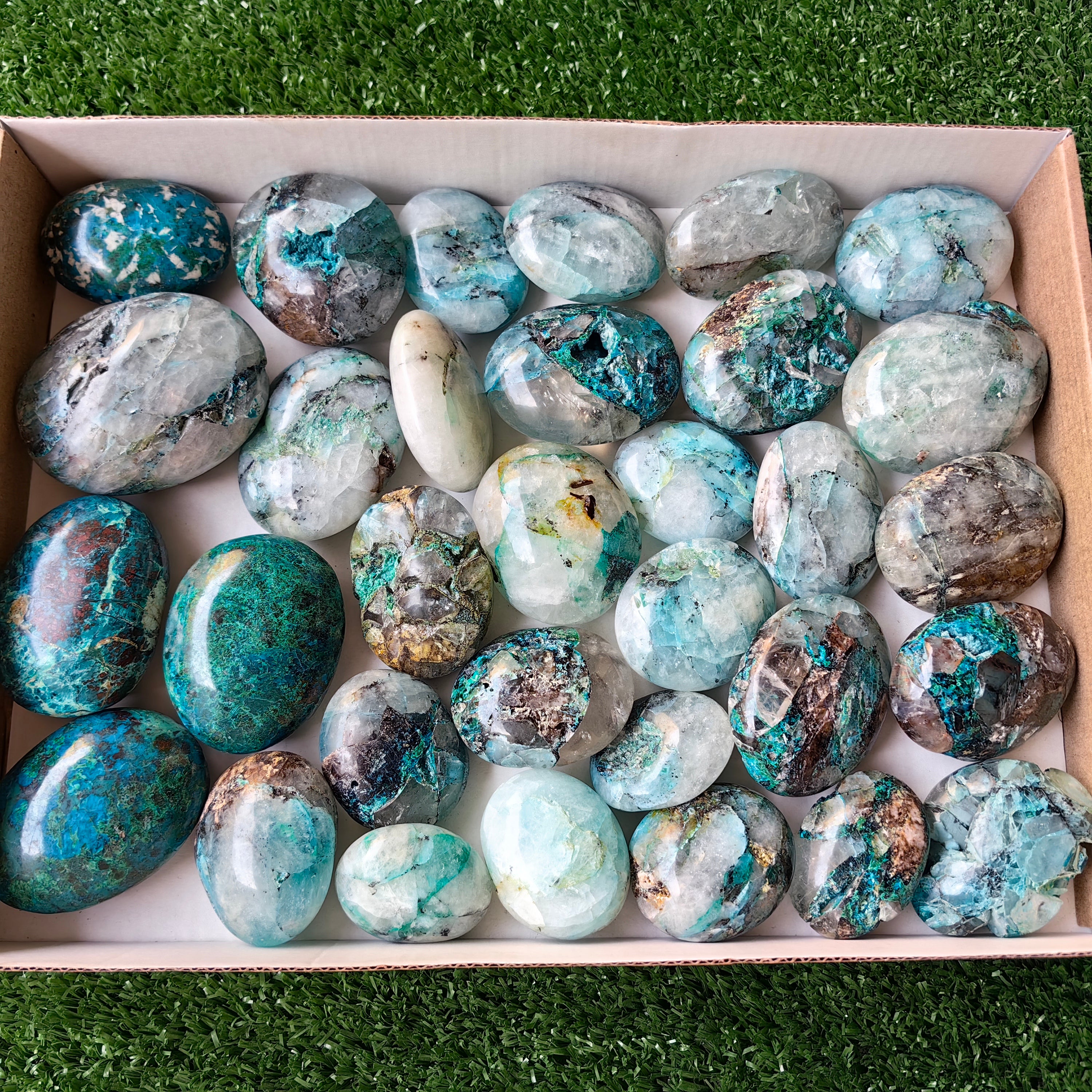 32 pcs Chrysocolla quartz palms