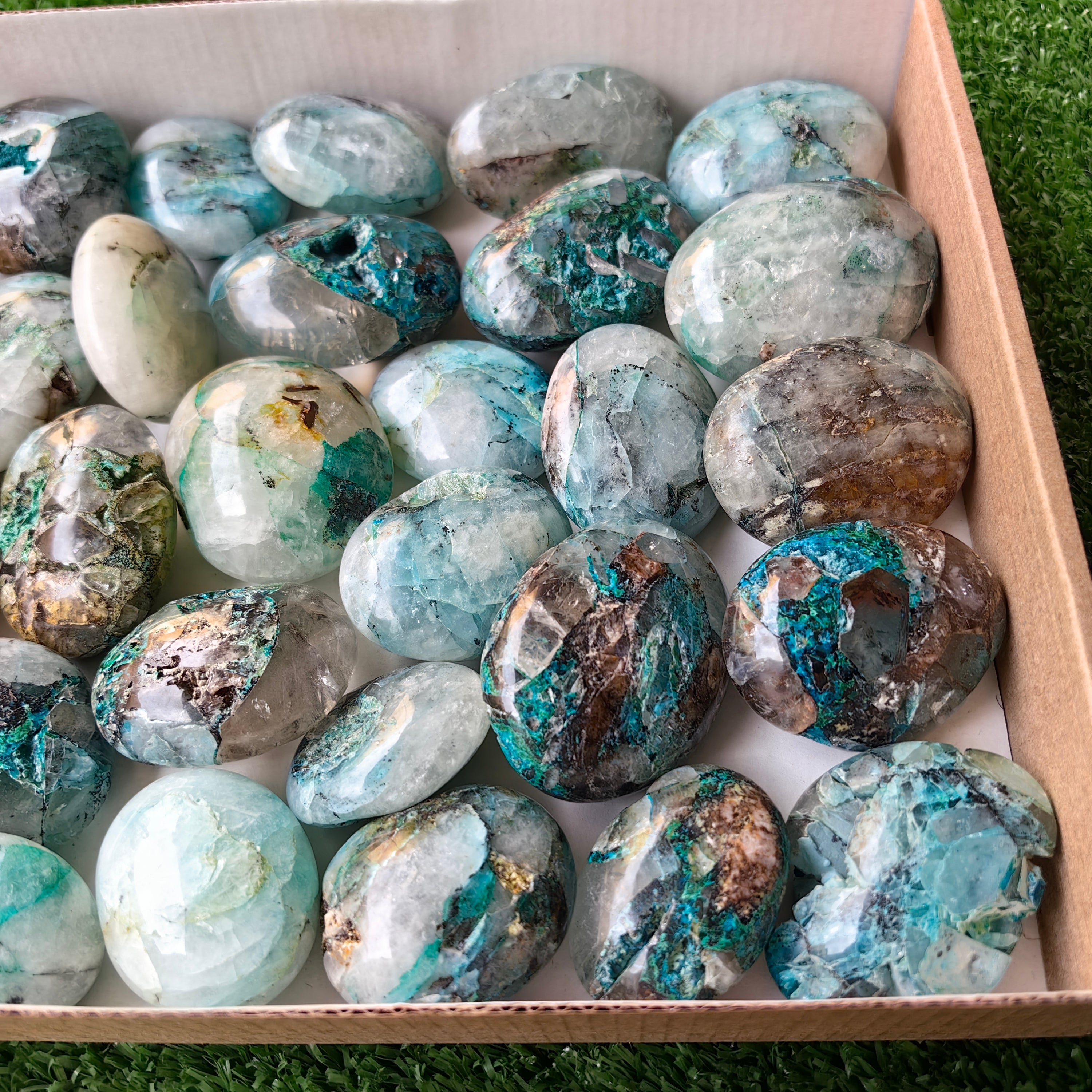 32 pcs Chrysocolla quartz palms