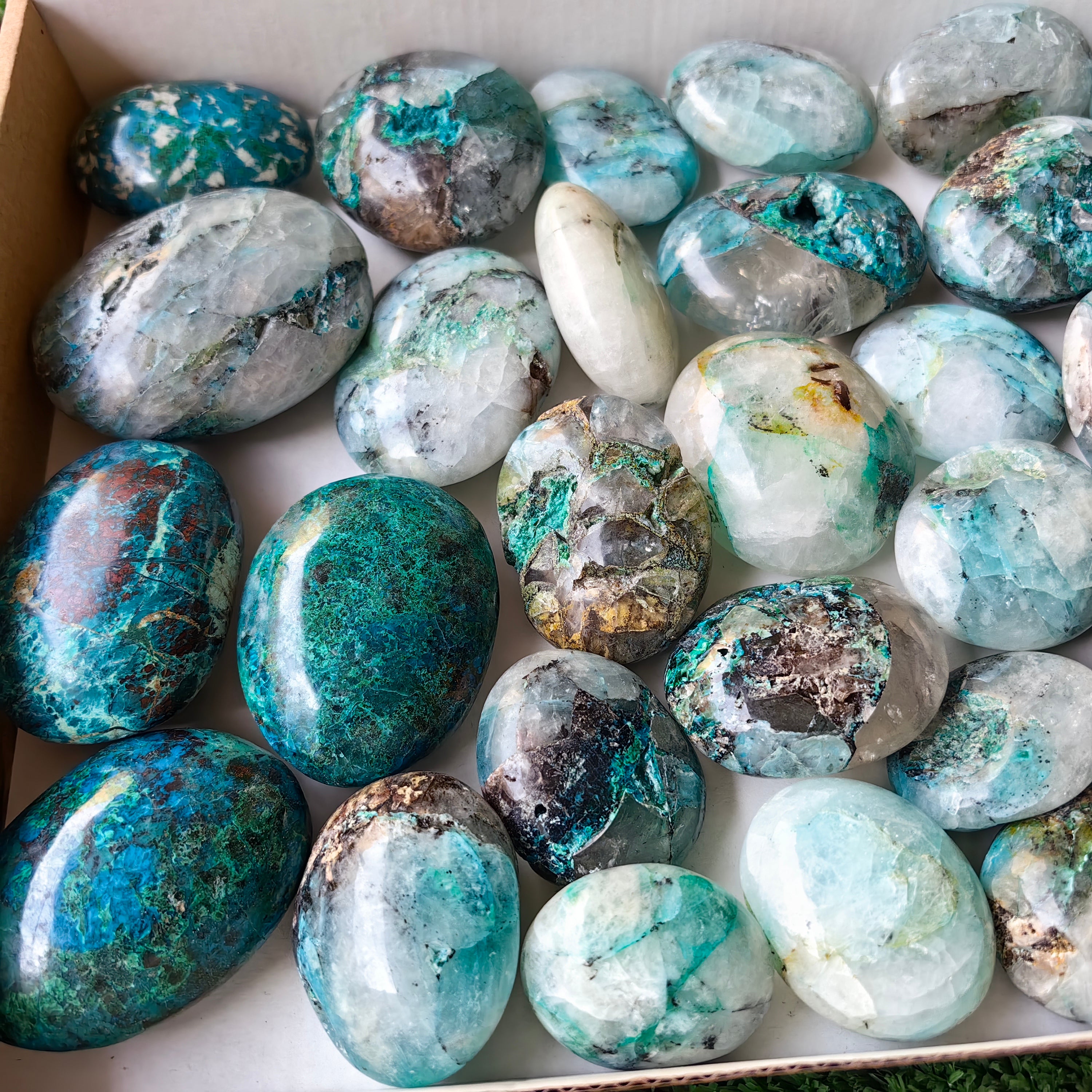 32 pcs Chrysocolla quartz palms